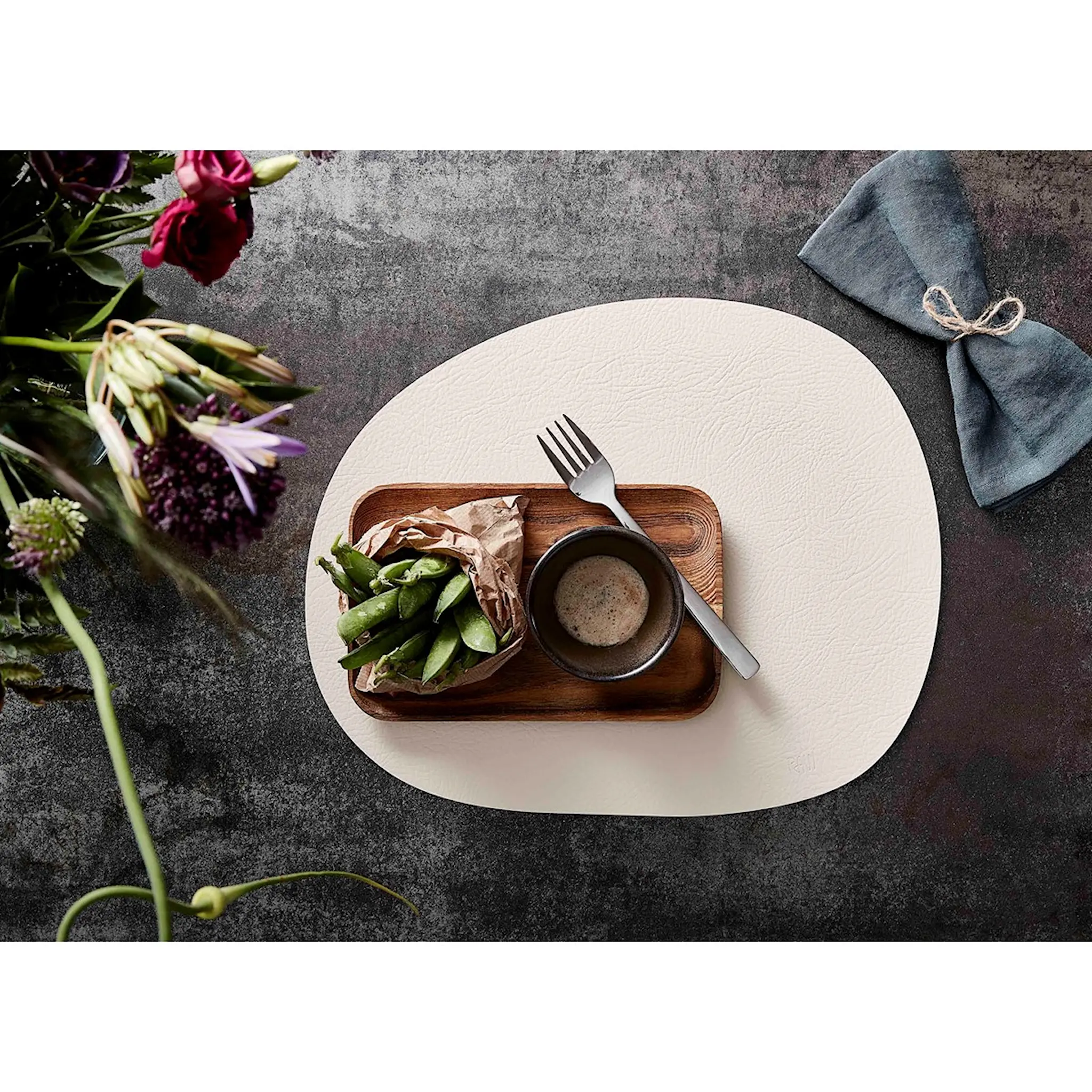 Aida Raw Buffalo Pöytätabletti 33,5x41 cm Warm Nude