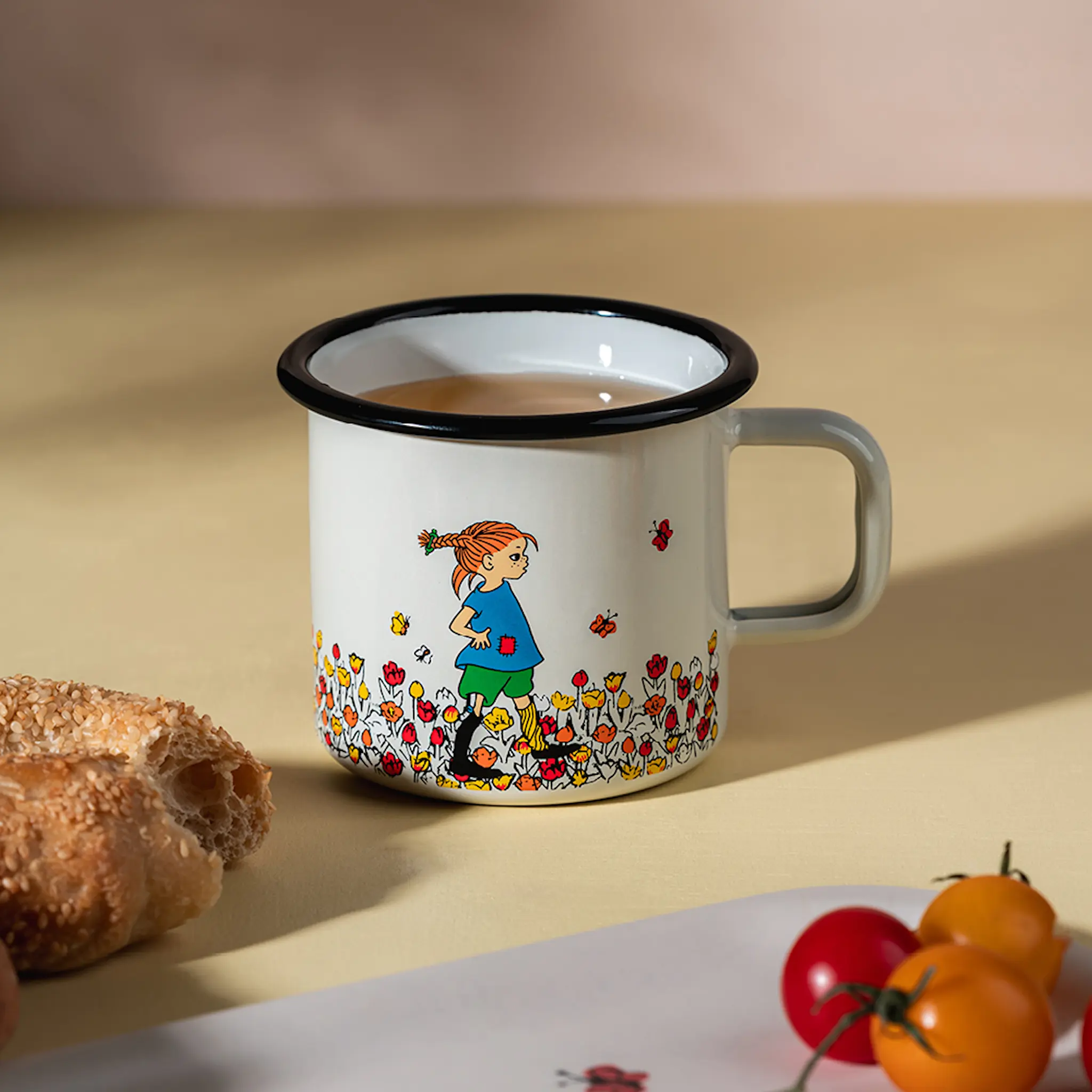 Muurla Be more Pippi emaljmugg 37 cl beige