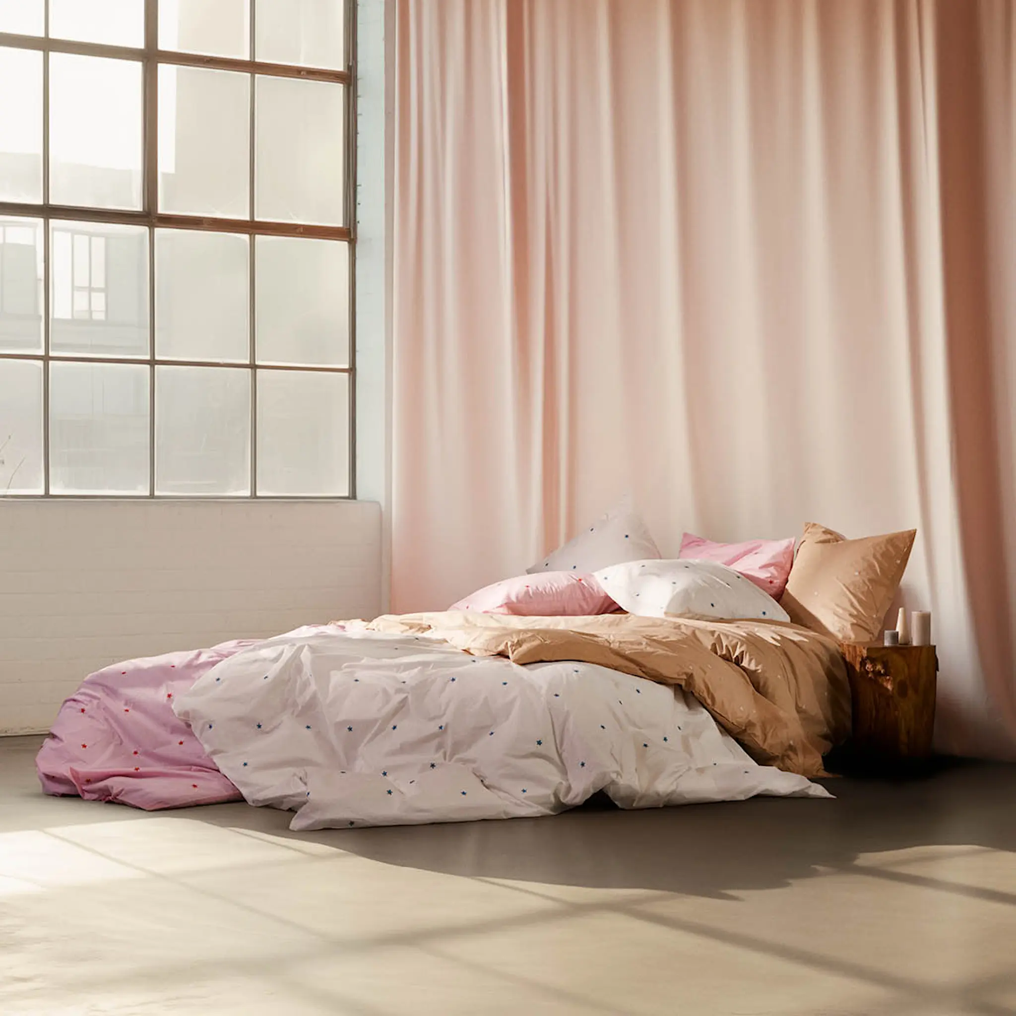 Juna Daisy påslakanset 220x220 cm vit/ljusblå