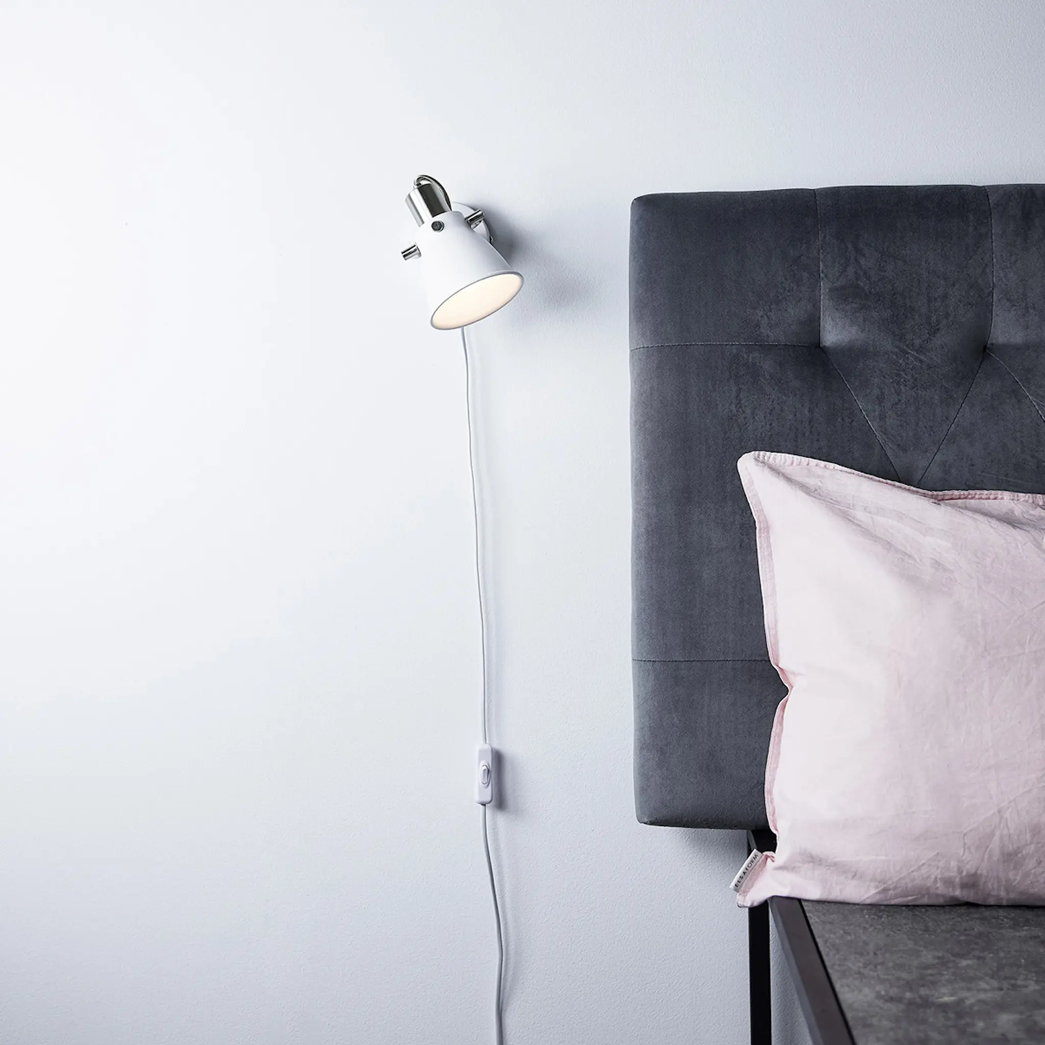 Markslöjd Alton vägglampa 20 cm vit/krom