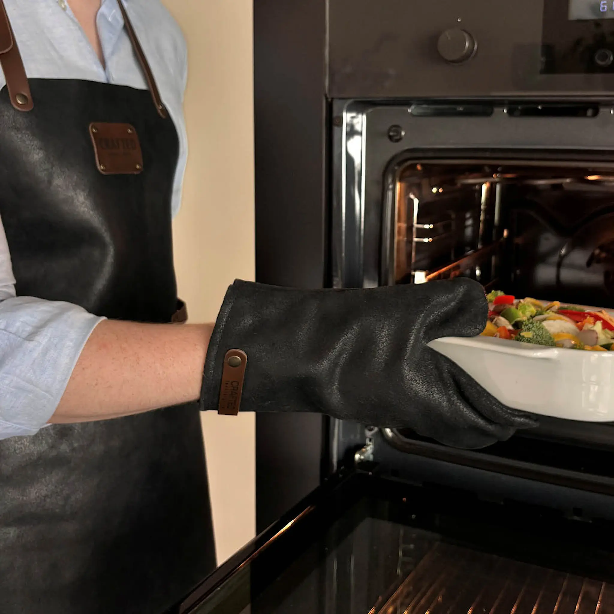 Crafted Leather Esiliina 80x58 cm Musta