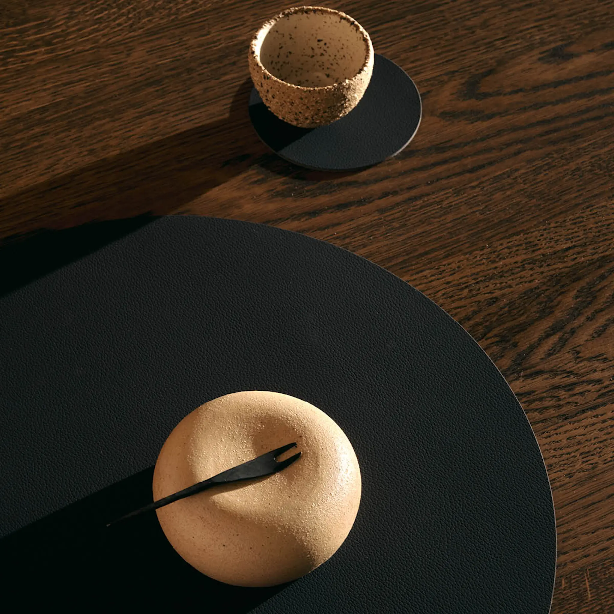 LIND DNA Circle Nupo bordstablett 38 cm Black Ink