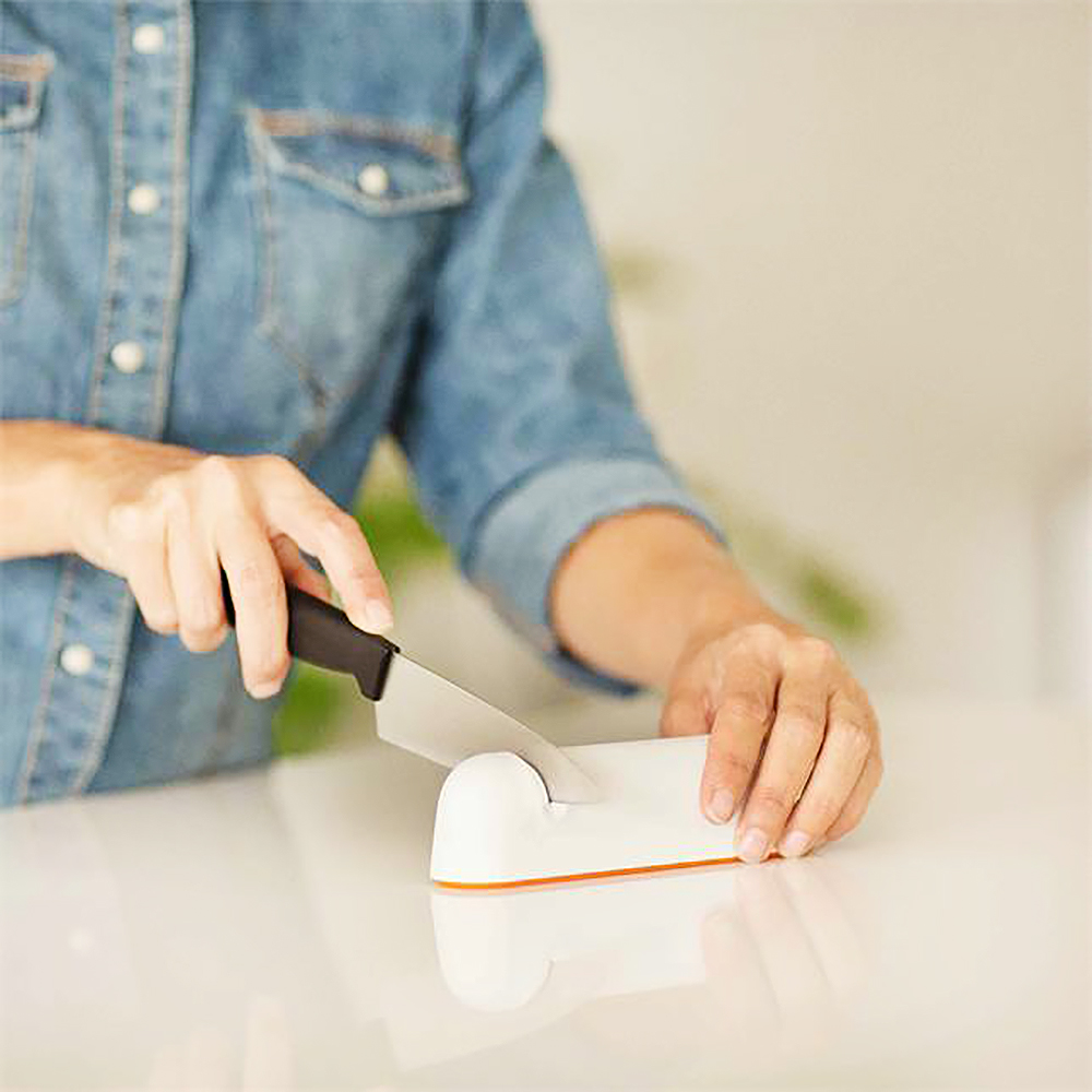 Fiskars Functional Form Knivslip Roll Sharp 8 cm Vit