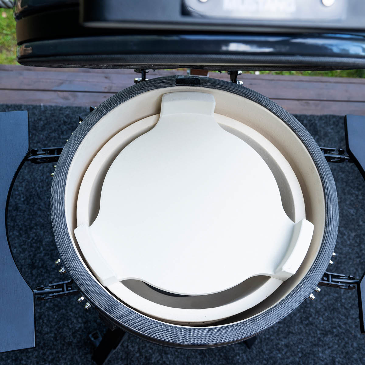 Mustang Deflektor til Kamado L