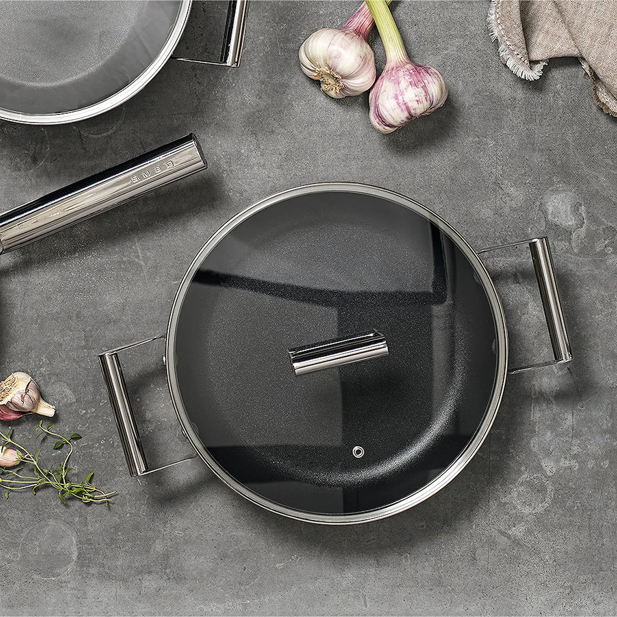 Smeg Smeg Traktörpanna Glaslock 28 cm Svart