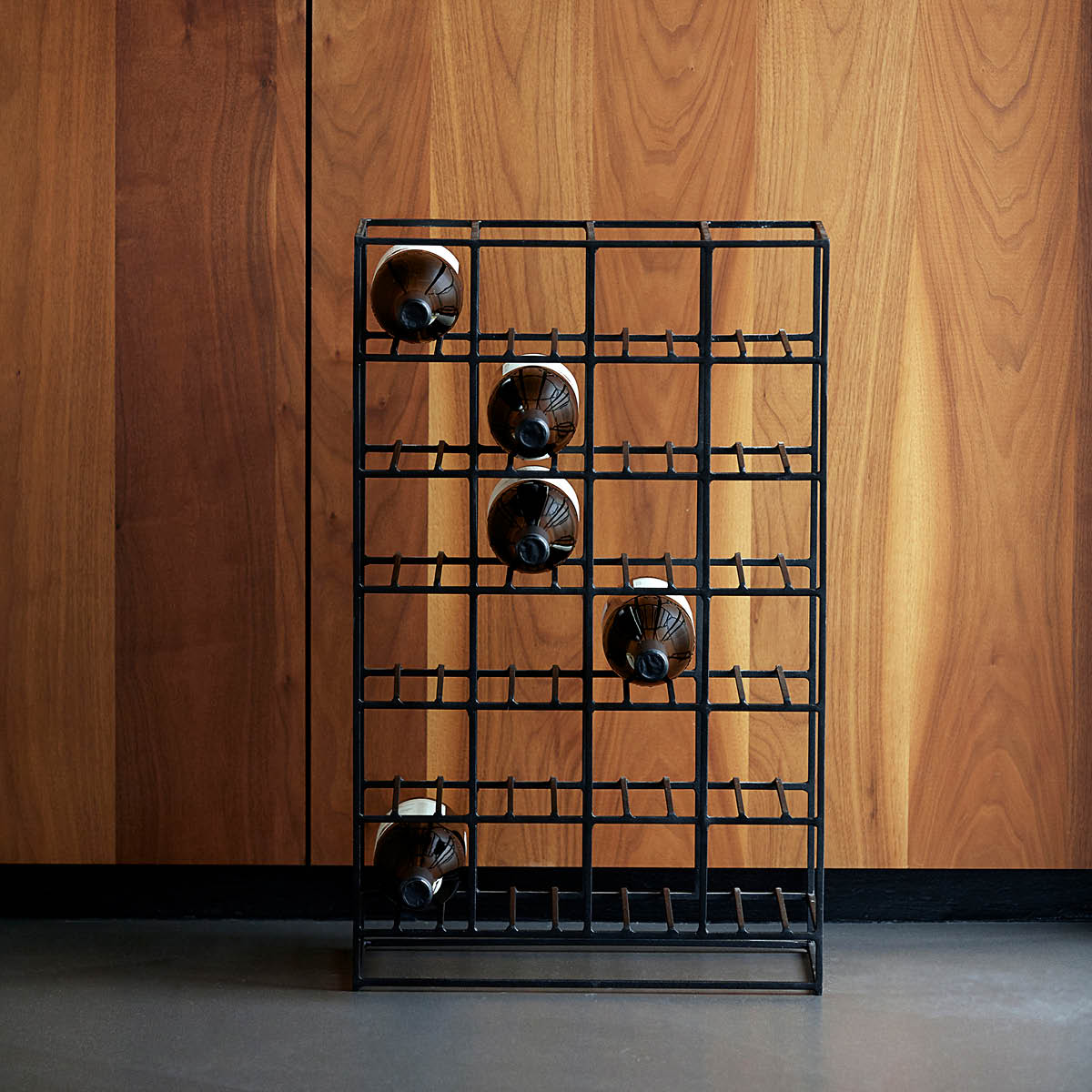 House Doctor Viinipulloteline raudasta 20x41x67 cm Musta