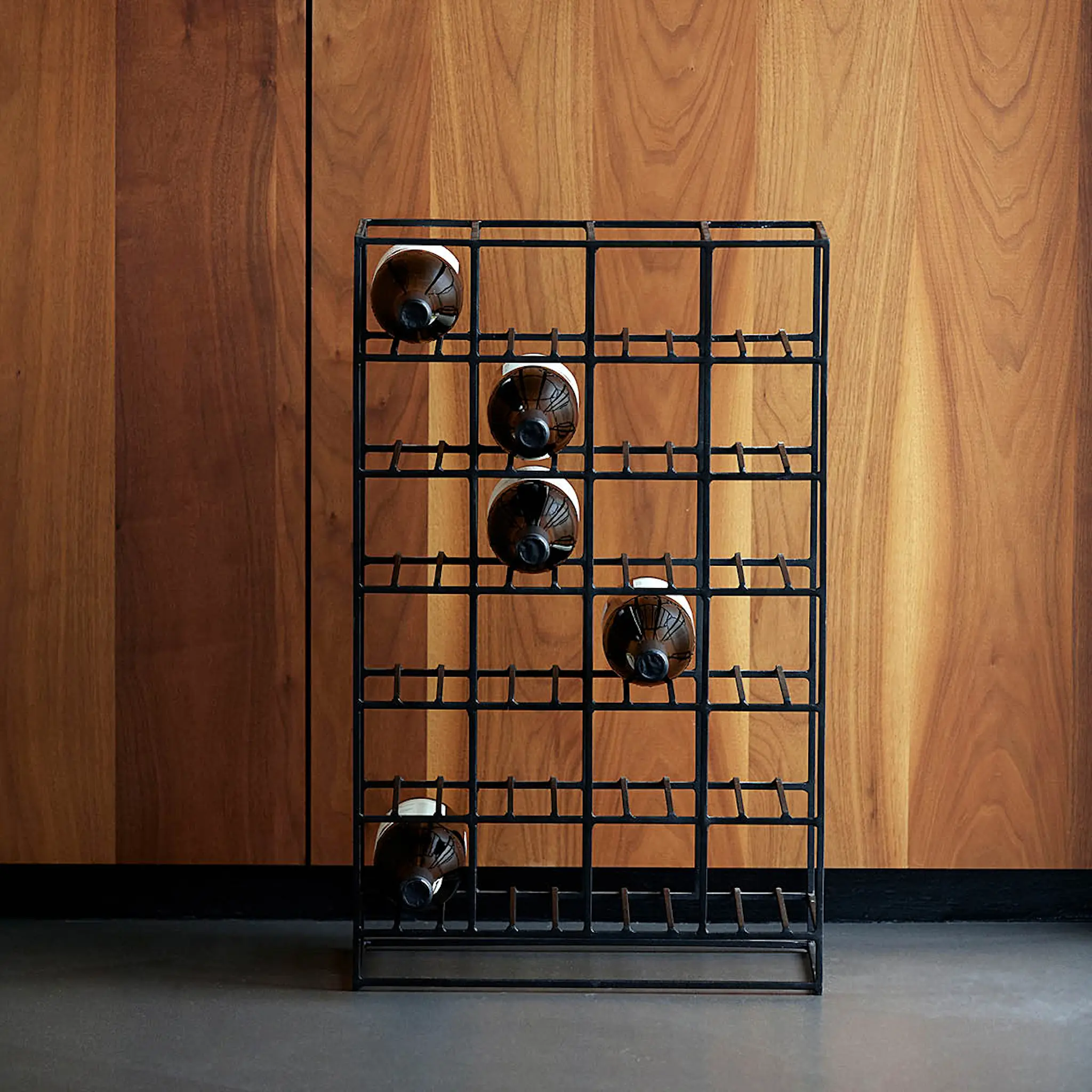 House Doctor Viinipulloteline raudasta 20x41x67 cm Musta