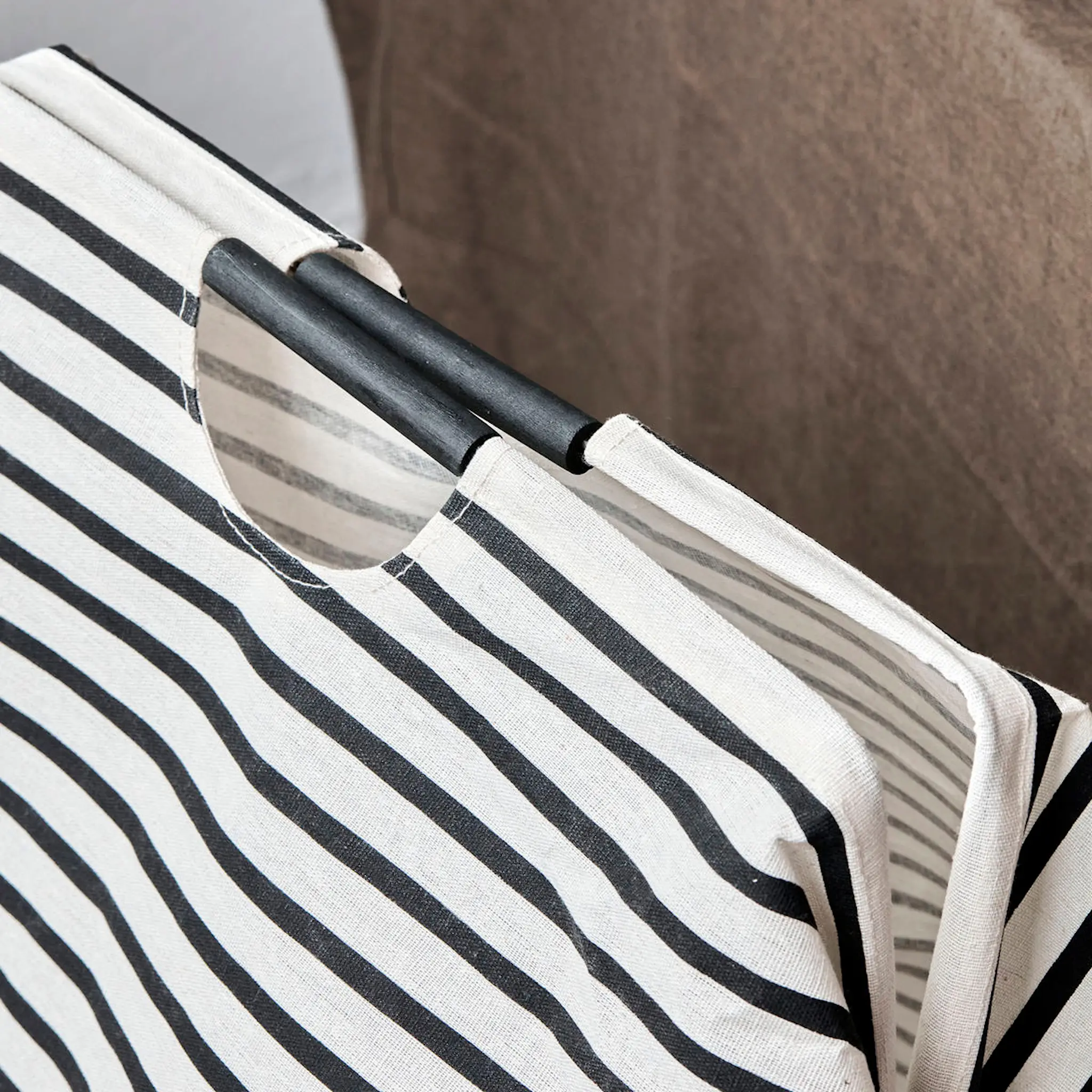 House Doctor Stripes tvättpåse 40 cm svart/vit