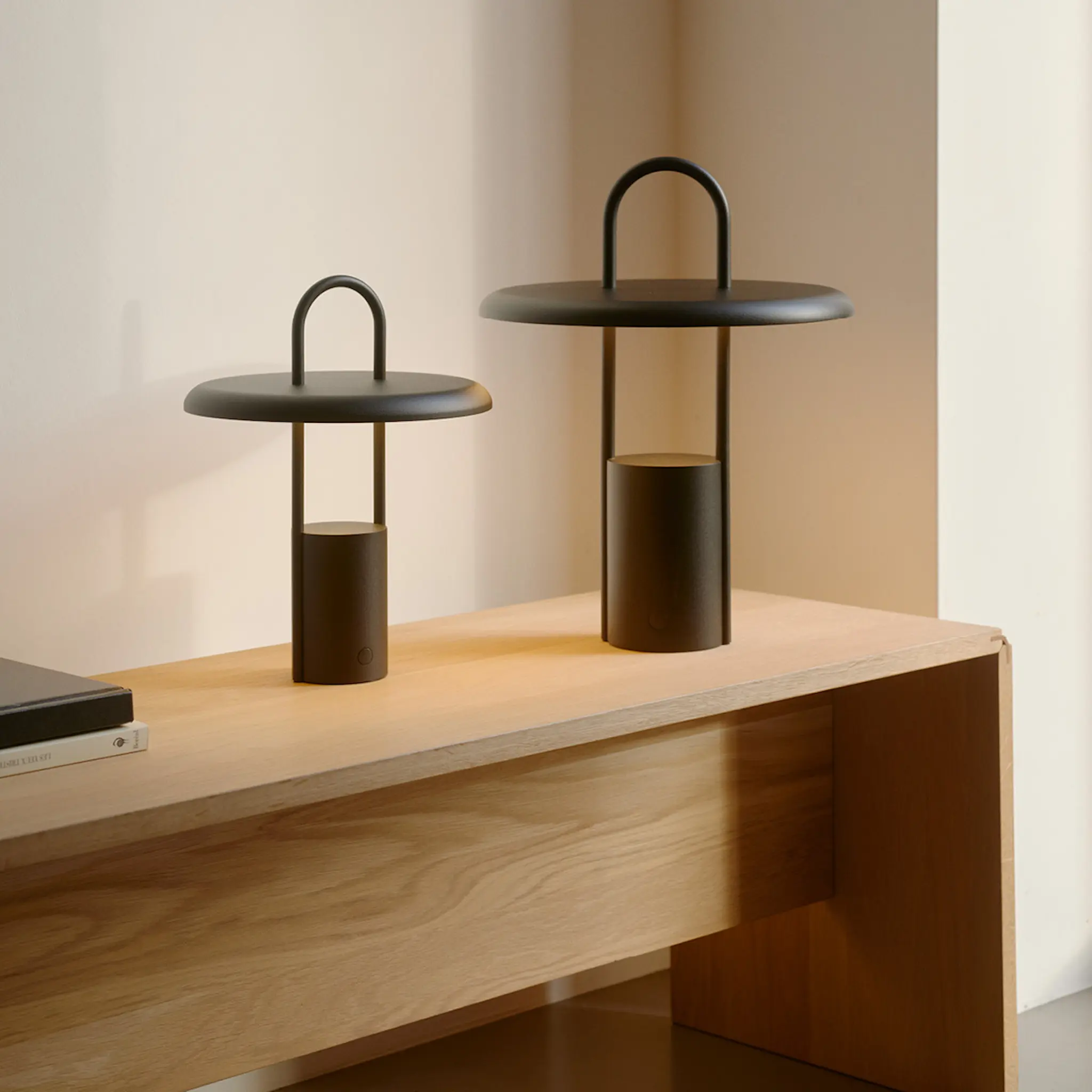 Stelton Pier LED Valaisin 33,5 cm Musta