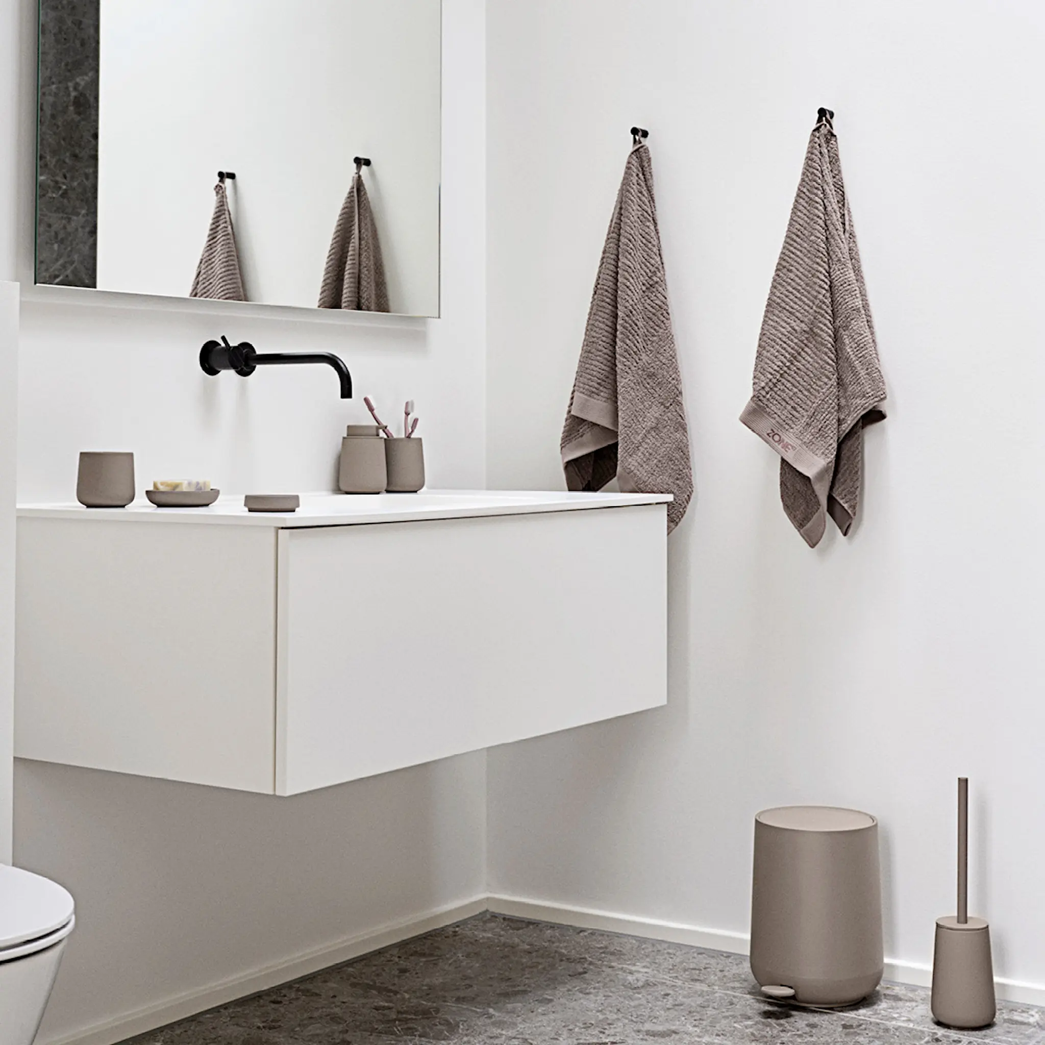 Zone Denmark Nova One såpedispenser taupe