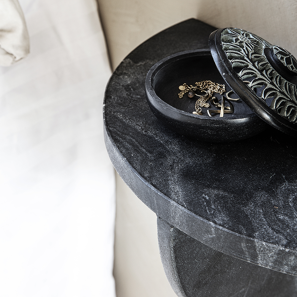 House Doctor Vegghylle Mega i marmor 18x36x18 cm svart