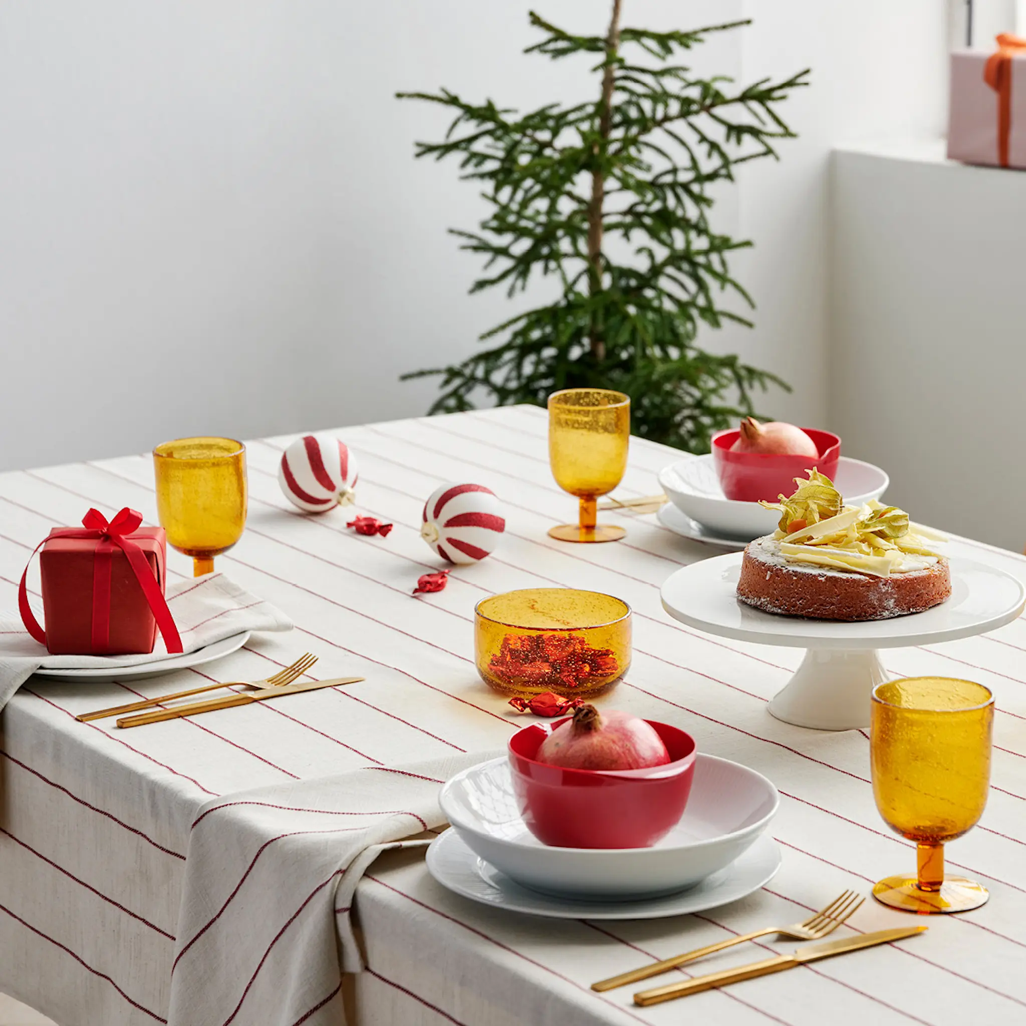 Södahl Line duk 140x270 cm offwhite/red