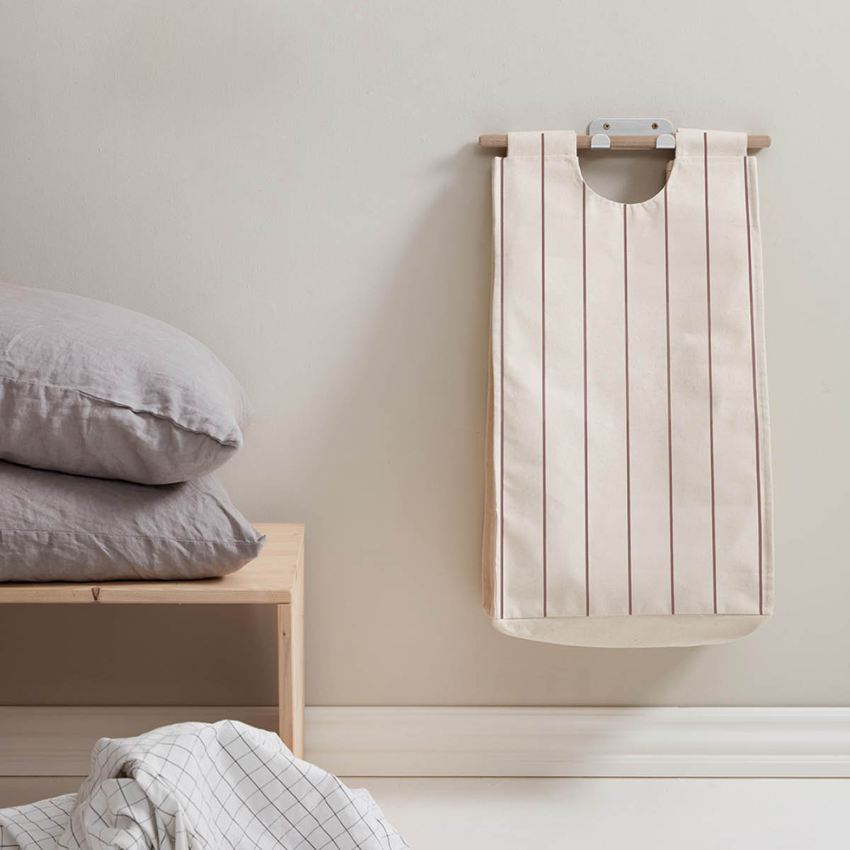 ReCollector BagUp väggmonterad förvaringspåse 24,5x35x57 cm Maroon Red