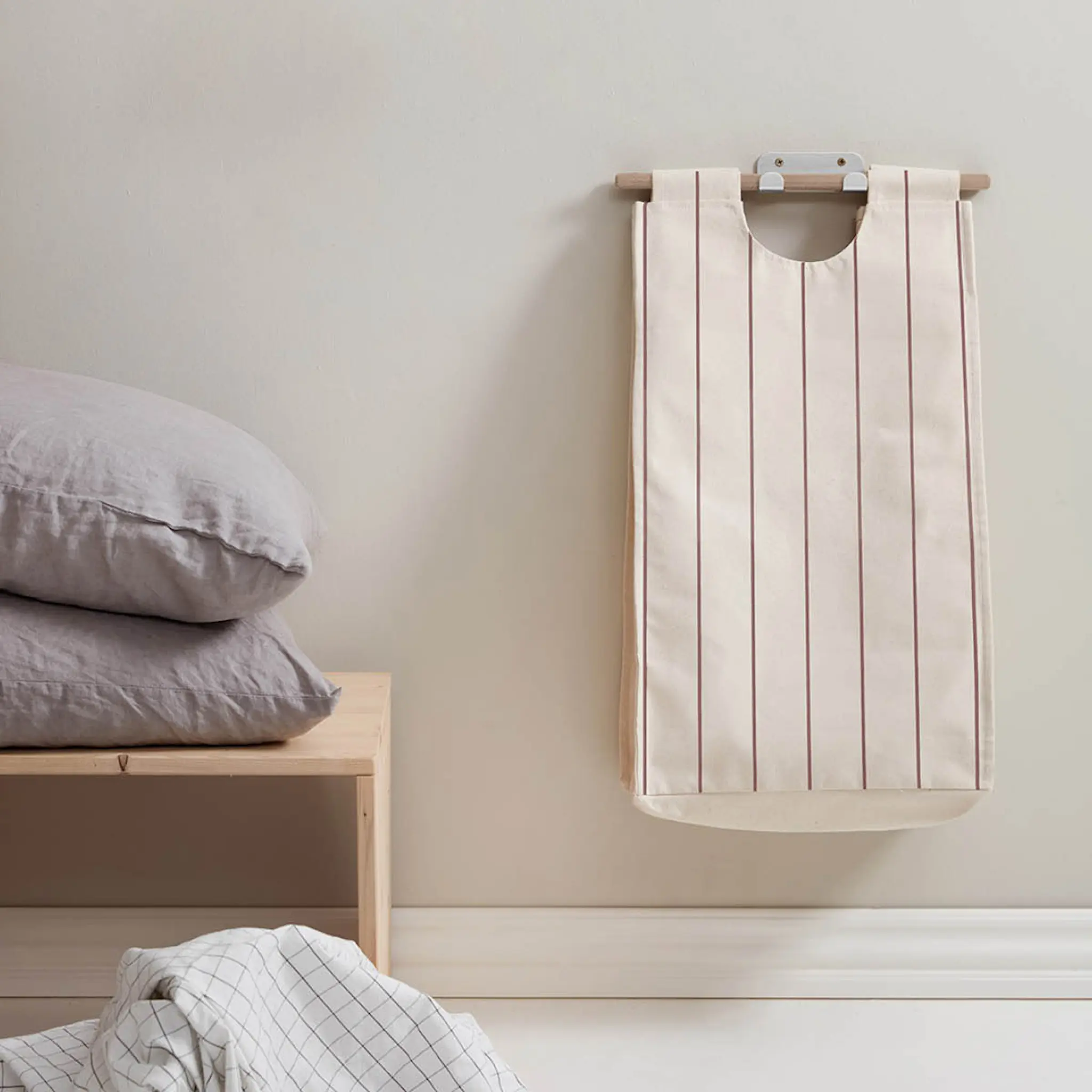 ReCollector BagUp väggmonterad förvaringspåse 24,5x35x57 cm Maroon Red