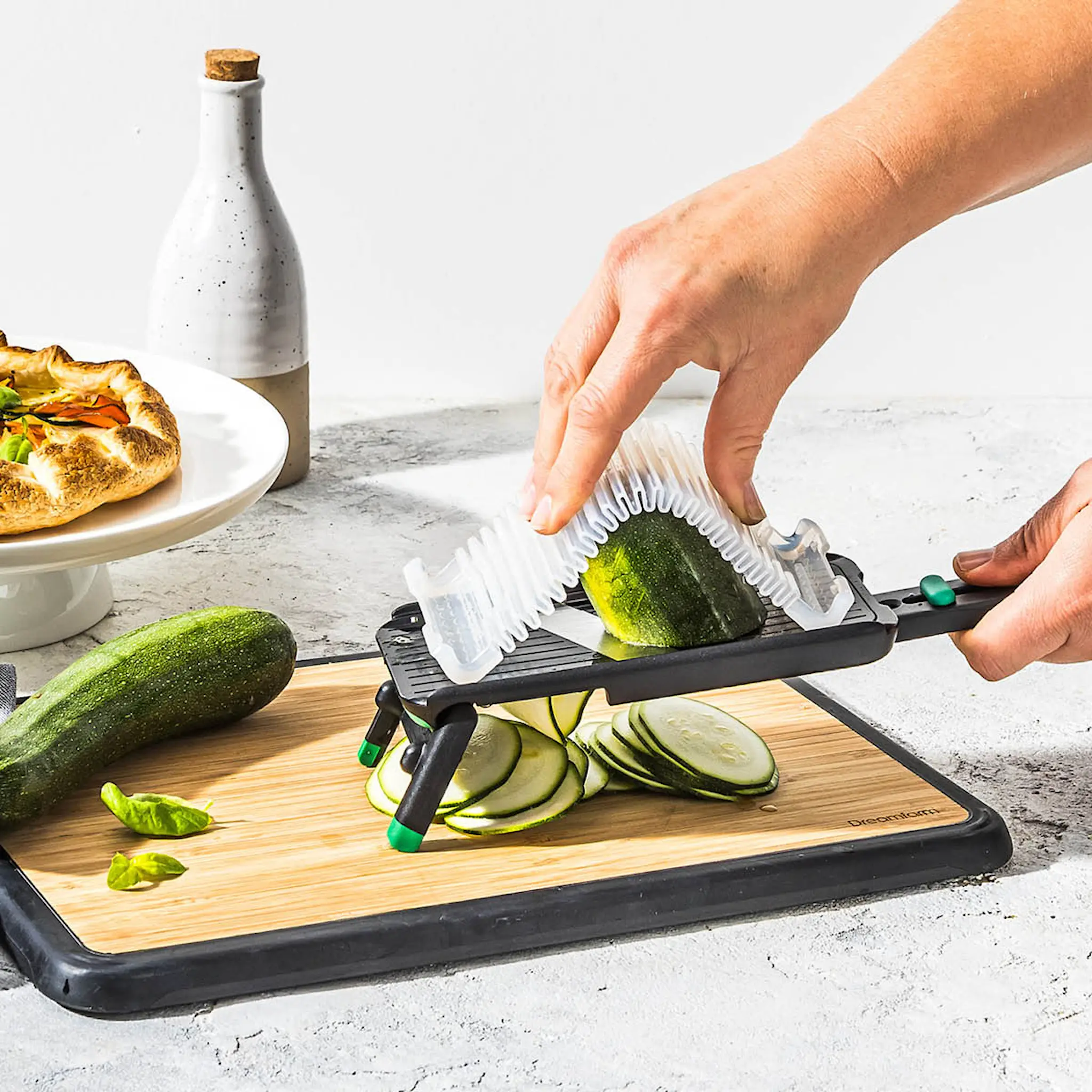 Dreamfarm Mandolin med fingerskydd 28,5 cm svart/grön