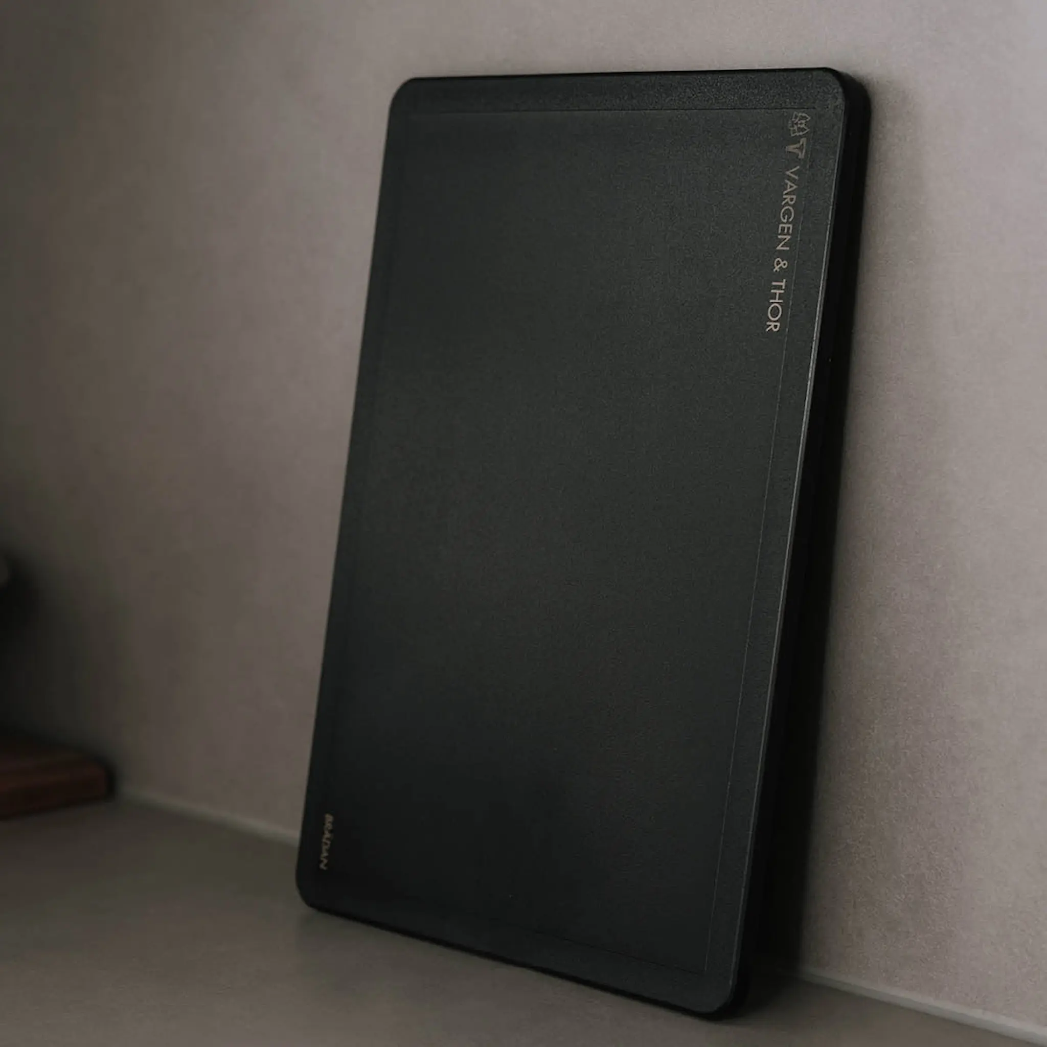 Vargen & Thor Brädan skärbräda 35x25 cm svart