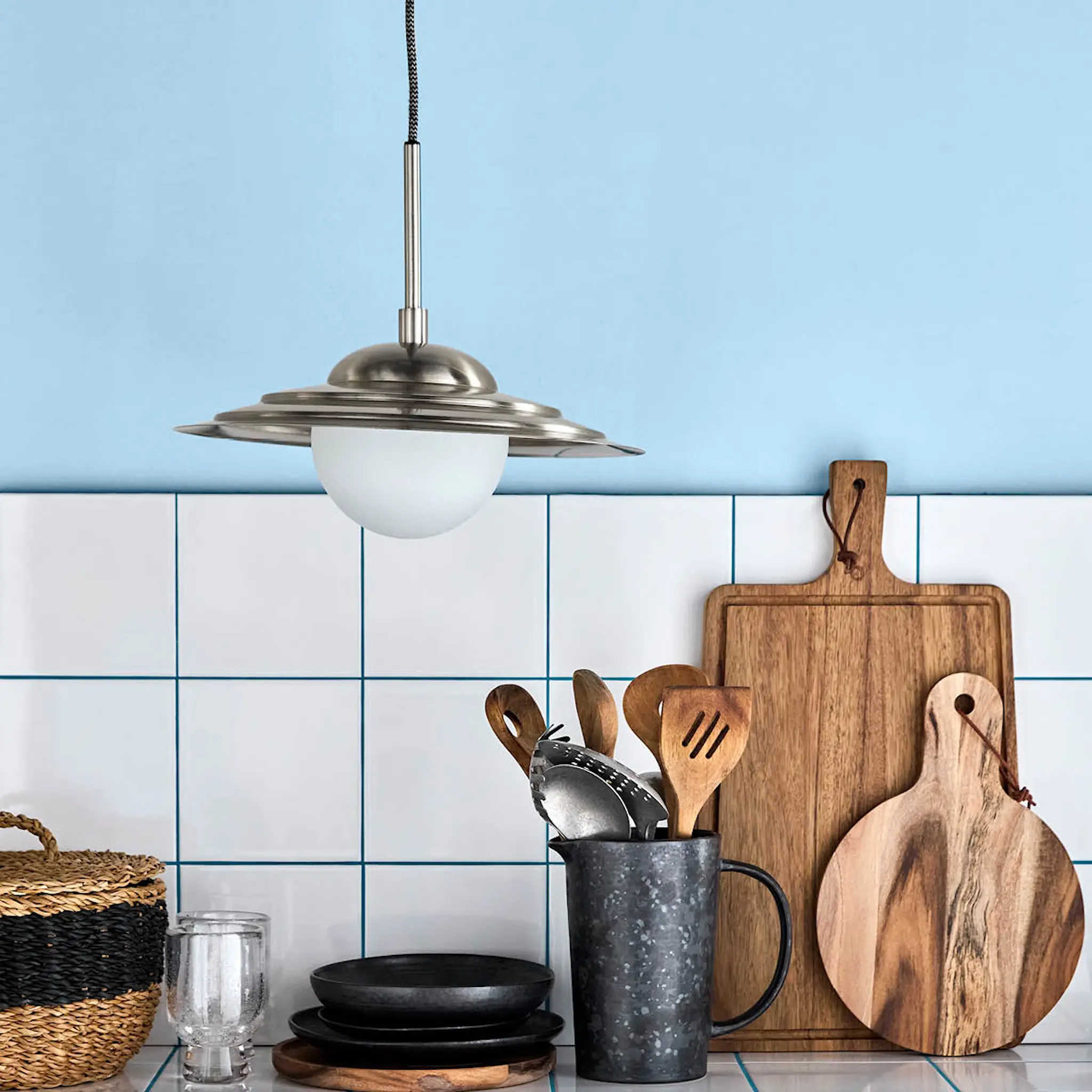 House Doctor Coin taklampa 35 cm borstad silverfinish/matt vit