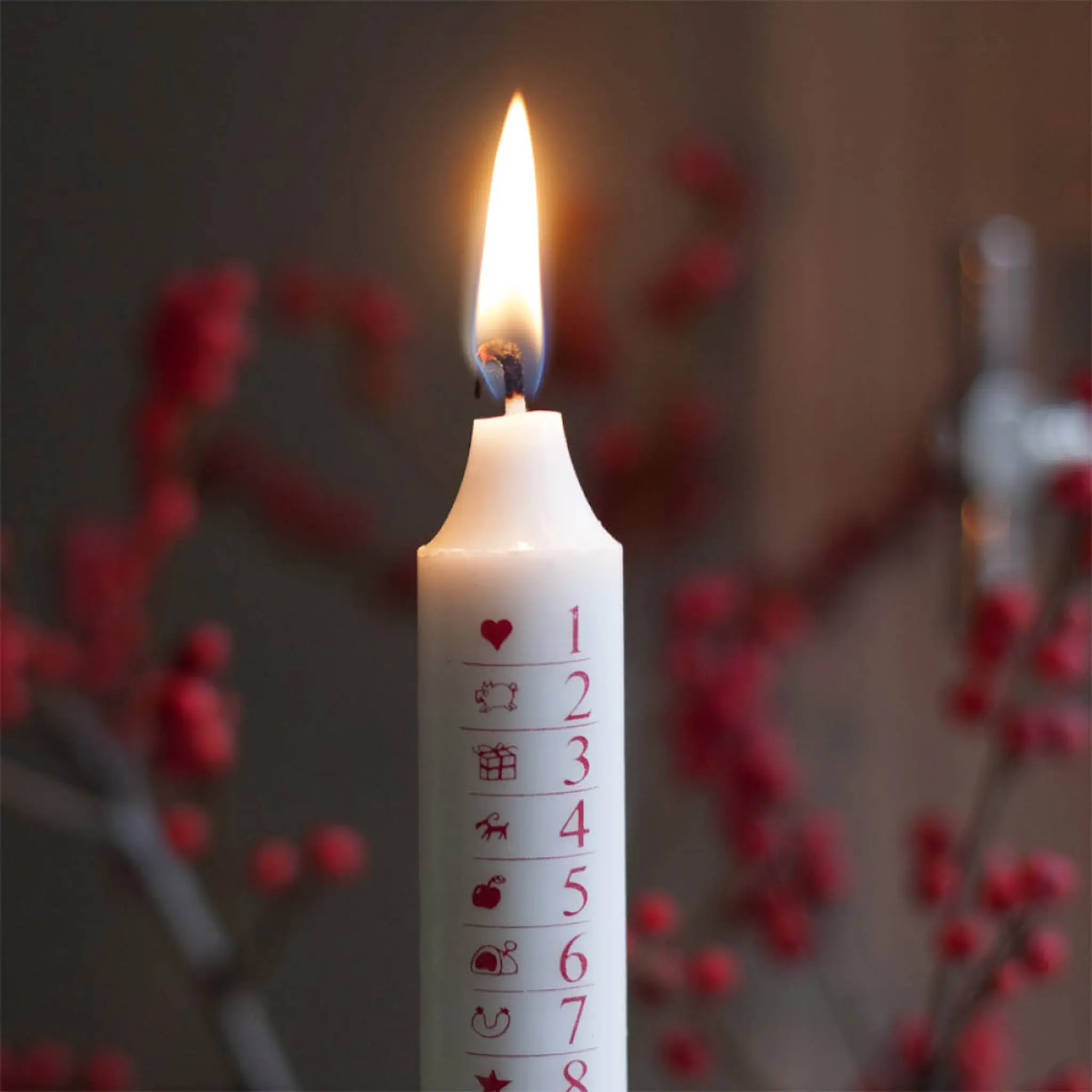 Liljeholmens Kalenderlys krone 1 stk 24 cm hvit