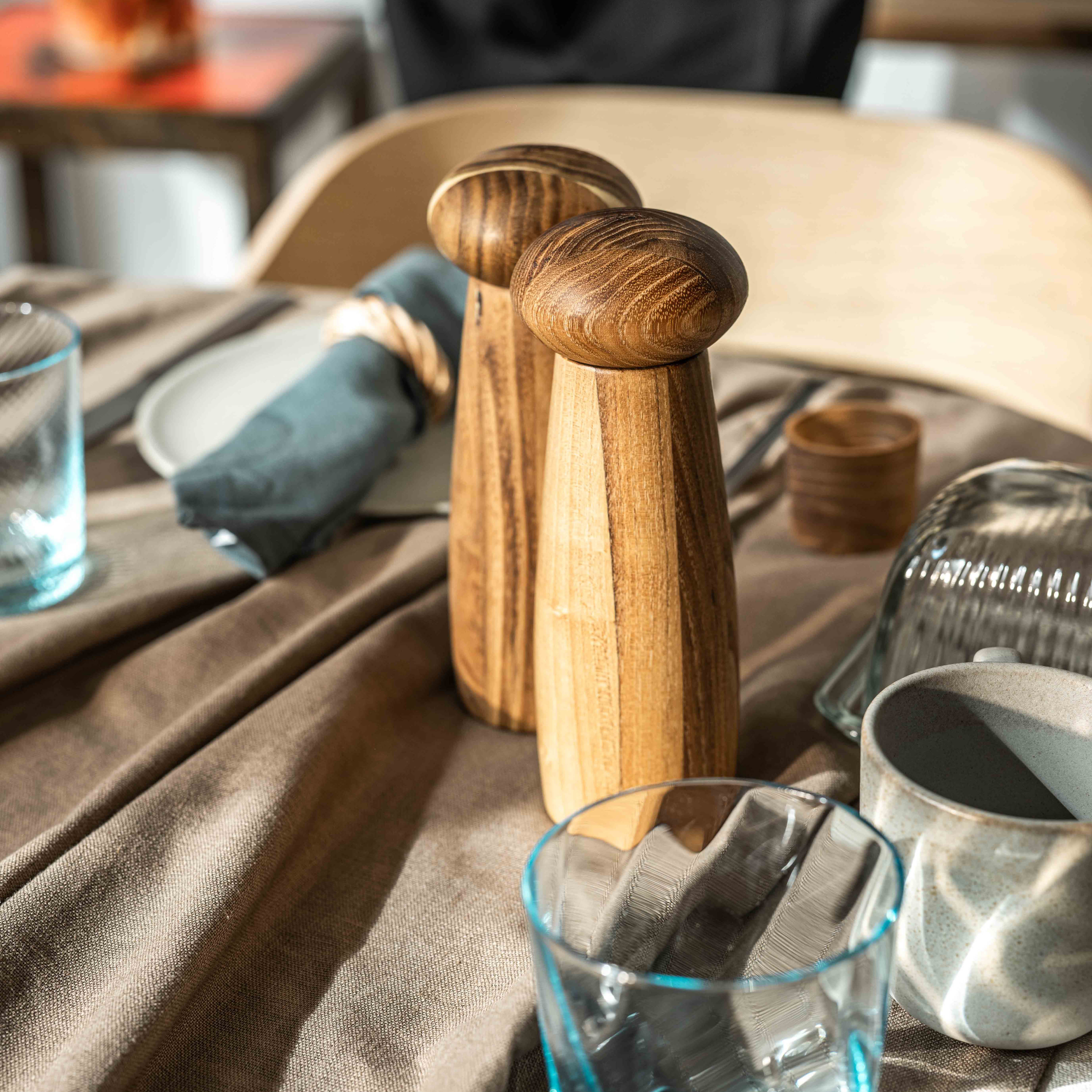 Aida Raw Kvarnset med bricka 18,5 cm 3 delar Teak