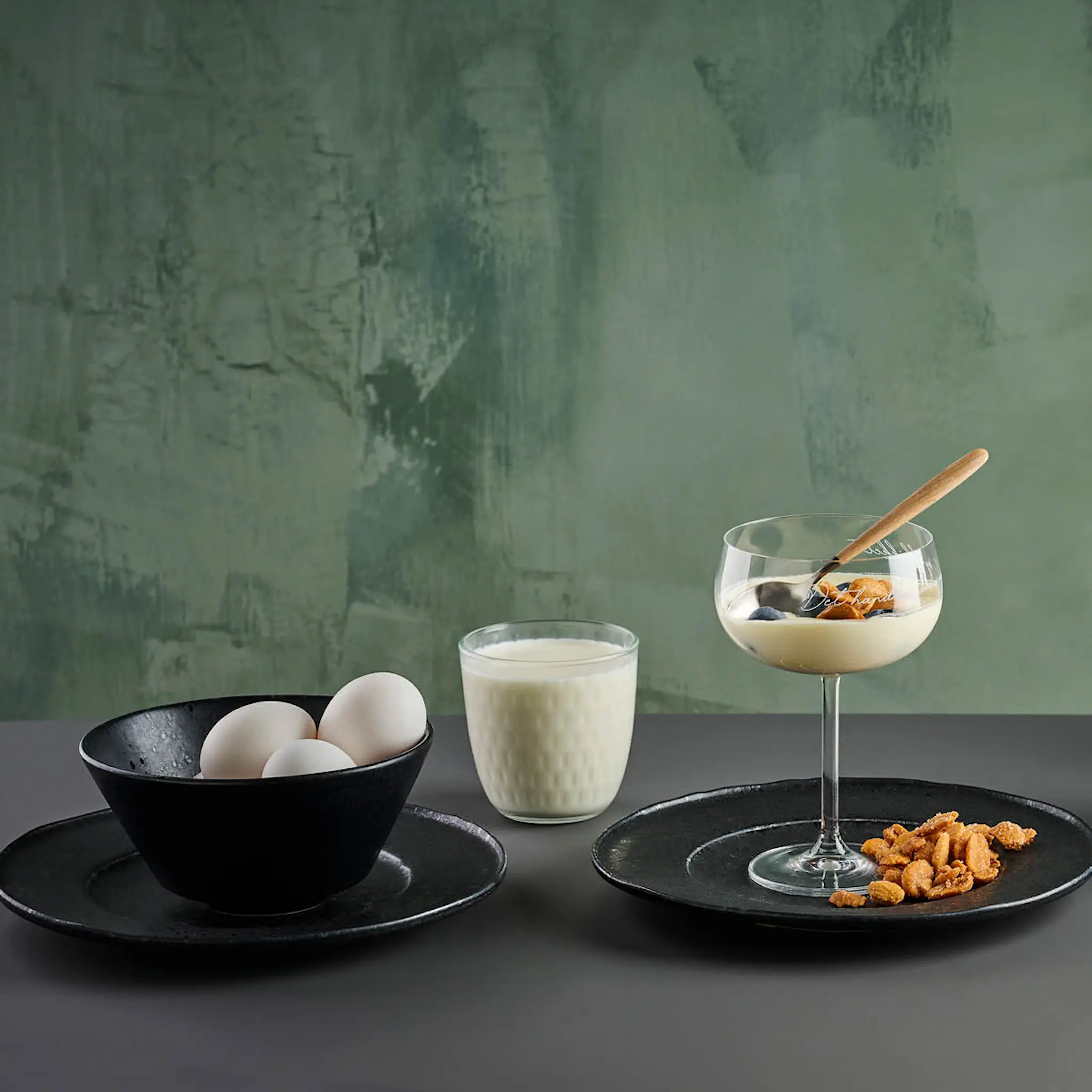 Modern House Black Satin Serveringsskål 26 cm Svart