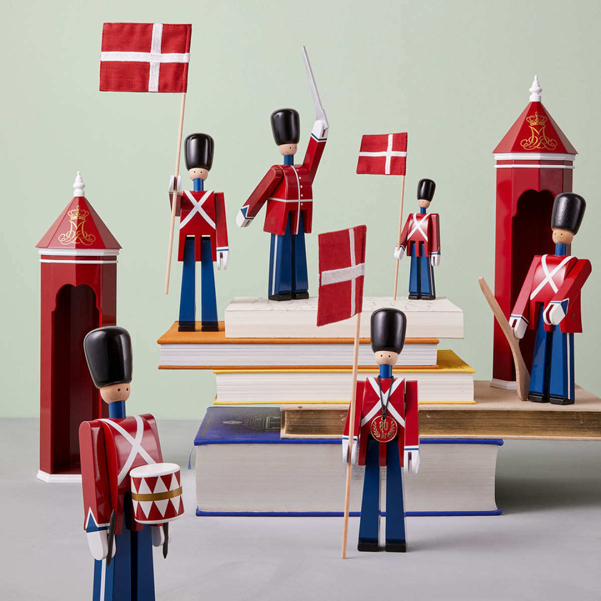 Kay Bojesen Denmark Officer with sword liten