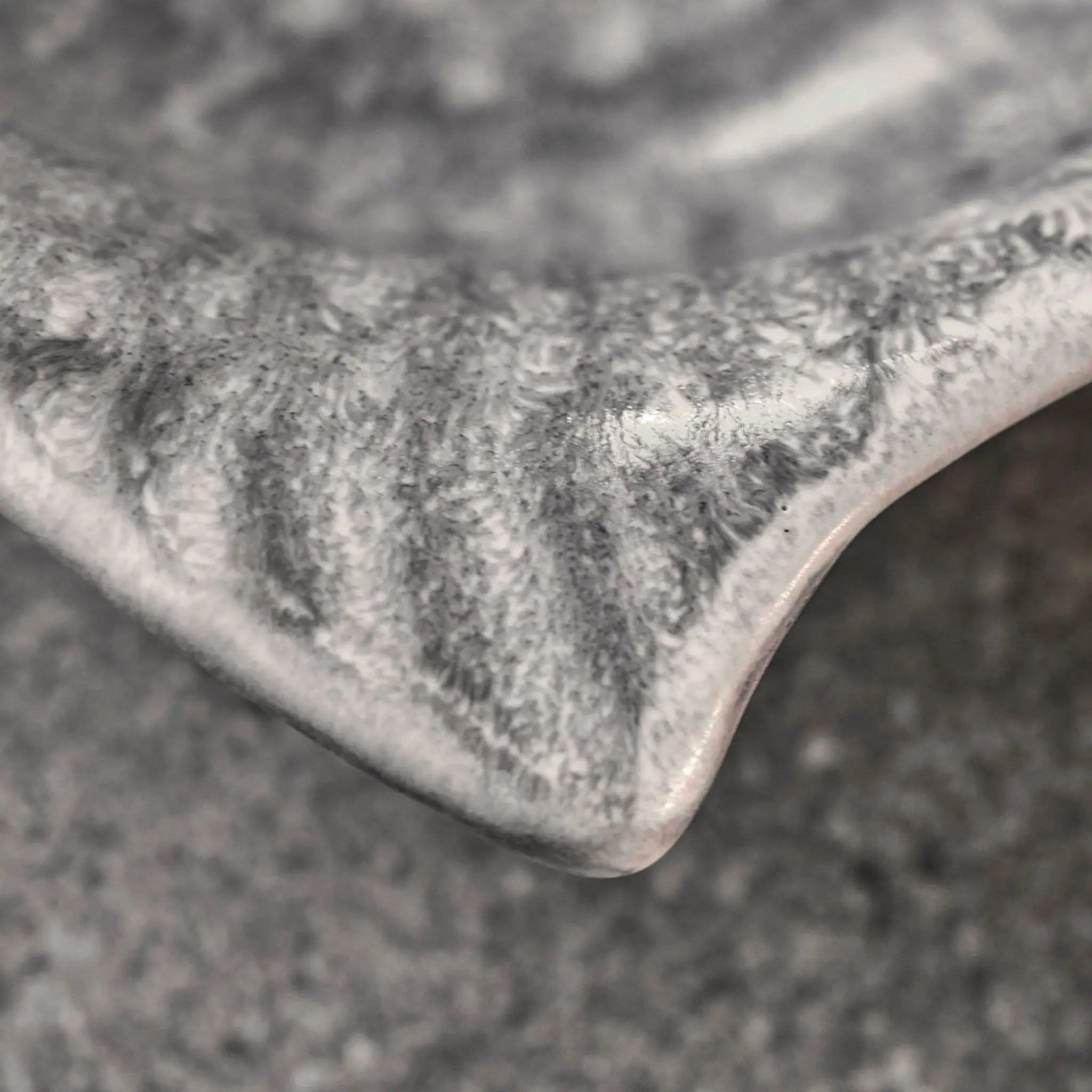 House Doctor Maki serveringsfat 21,5x17,5 cm grå