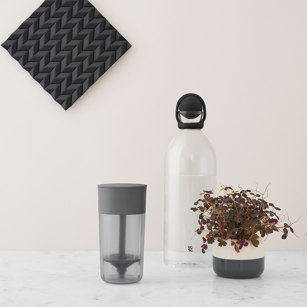 RIG-TIG Cool-It Karahvi 1,5 L Musta