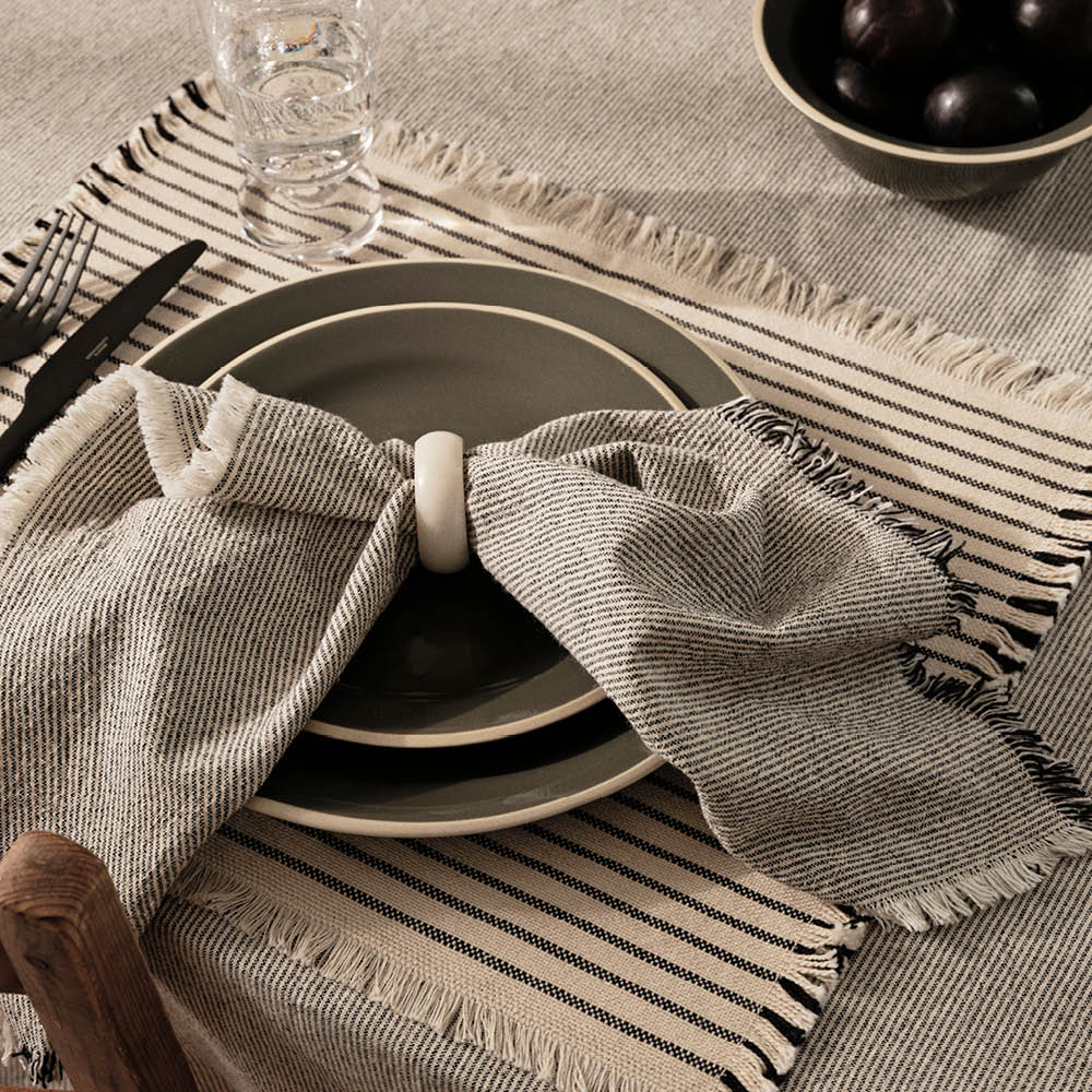 Broste Copenhagen Elouise lautasliina 45x45 cm musta/offwhite