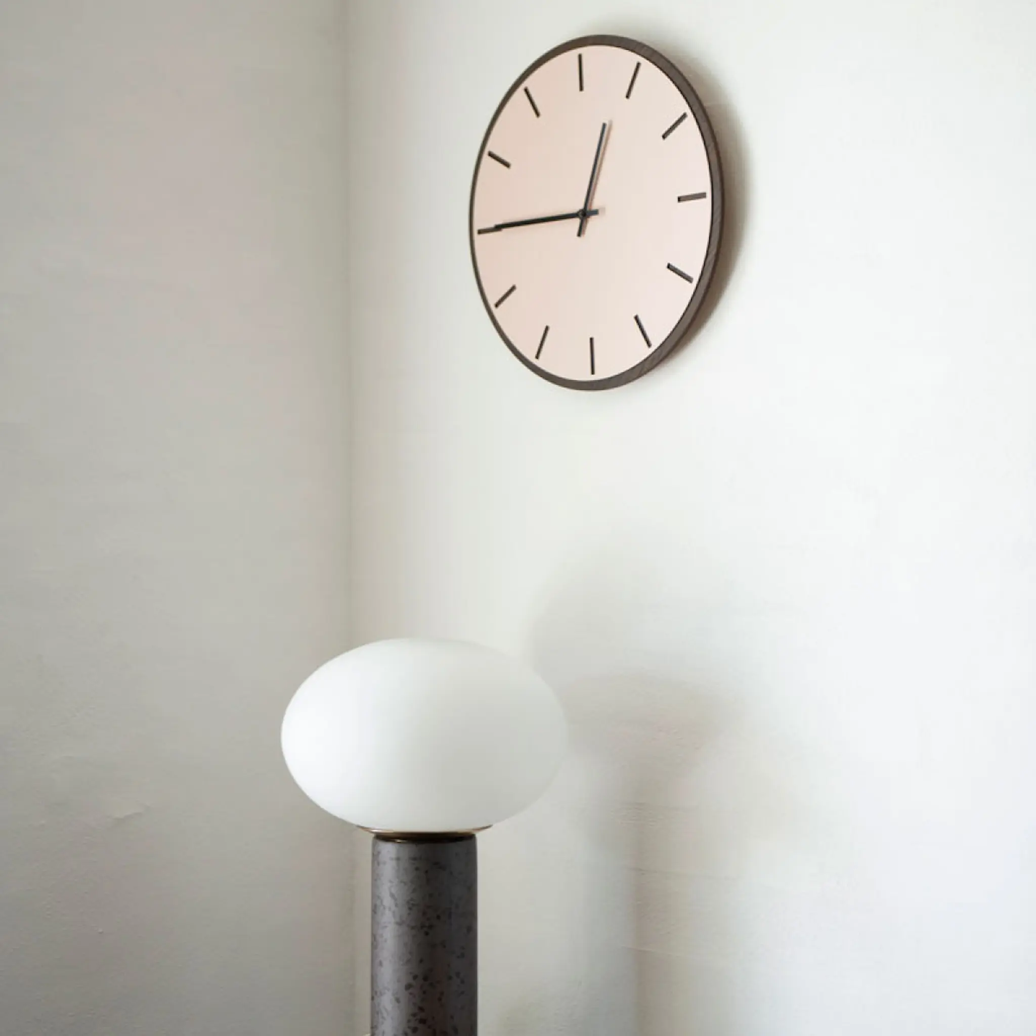 Hemverk Dark Oak Powder väggklocka 28 cm rosa med svart visare