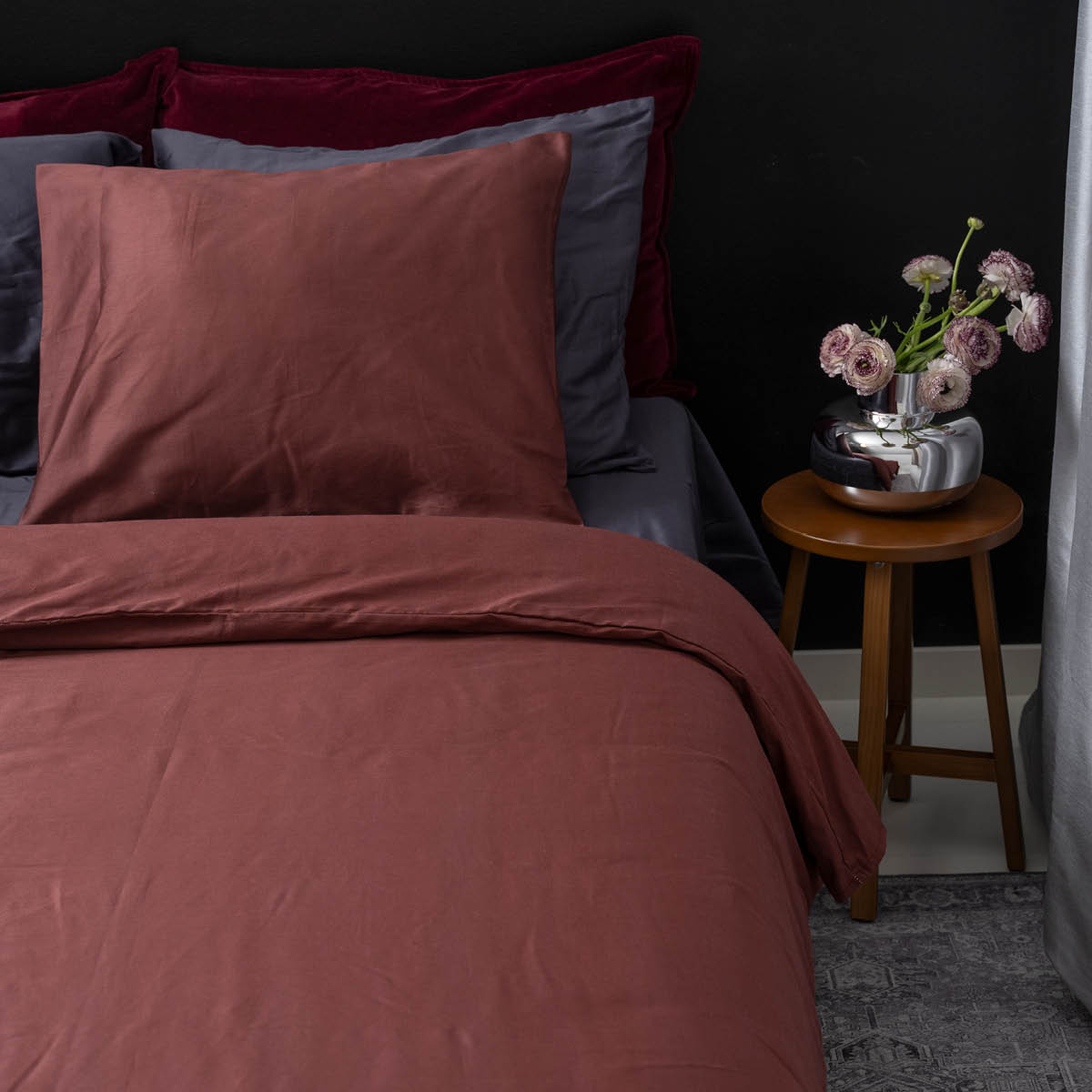 Fanni K Påslakanset satin 150x210 cm burgundy