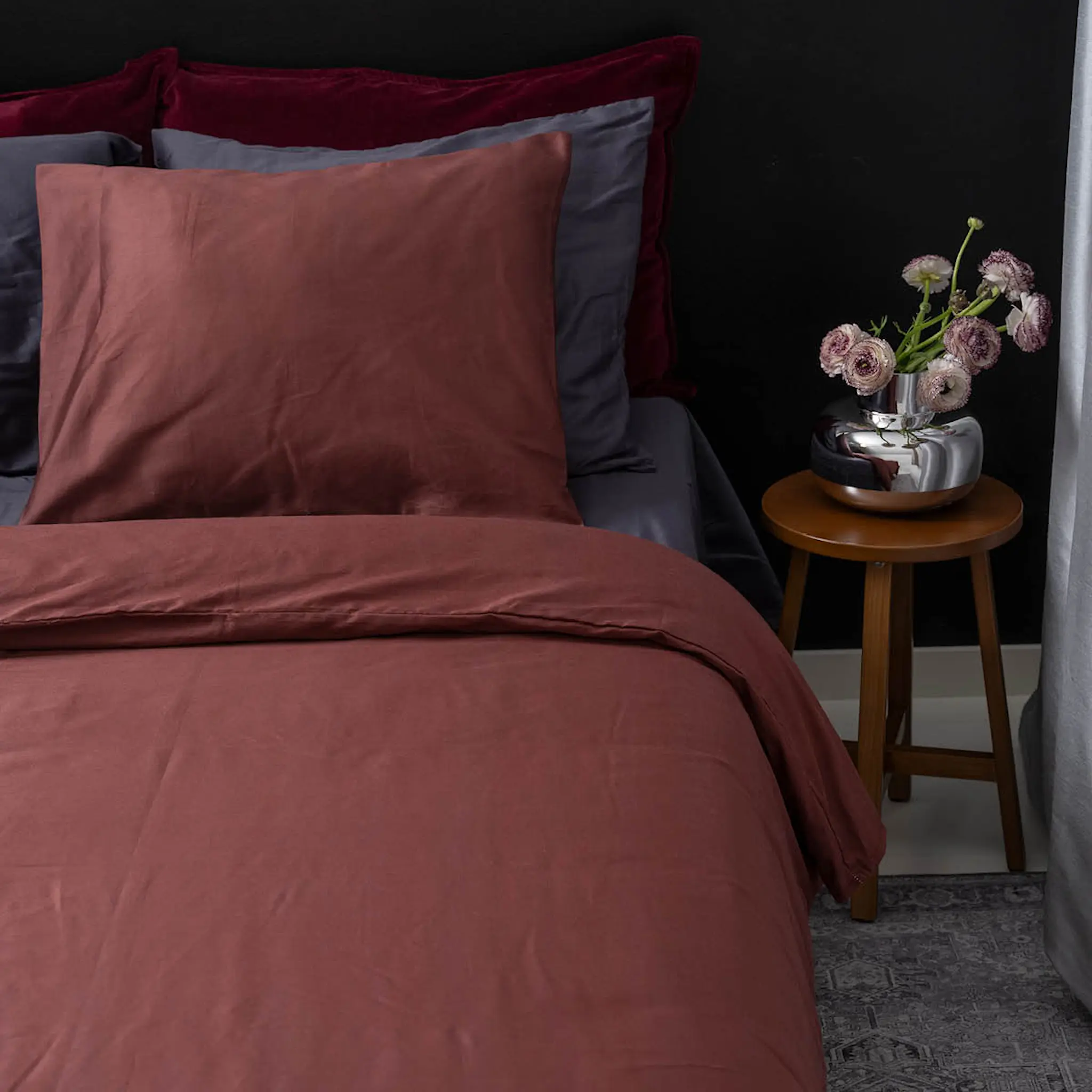 Fanni K Påslakanset satin 150x210 cm burgundy