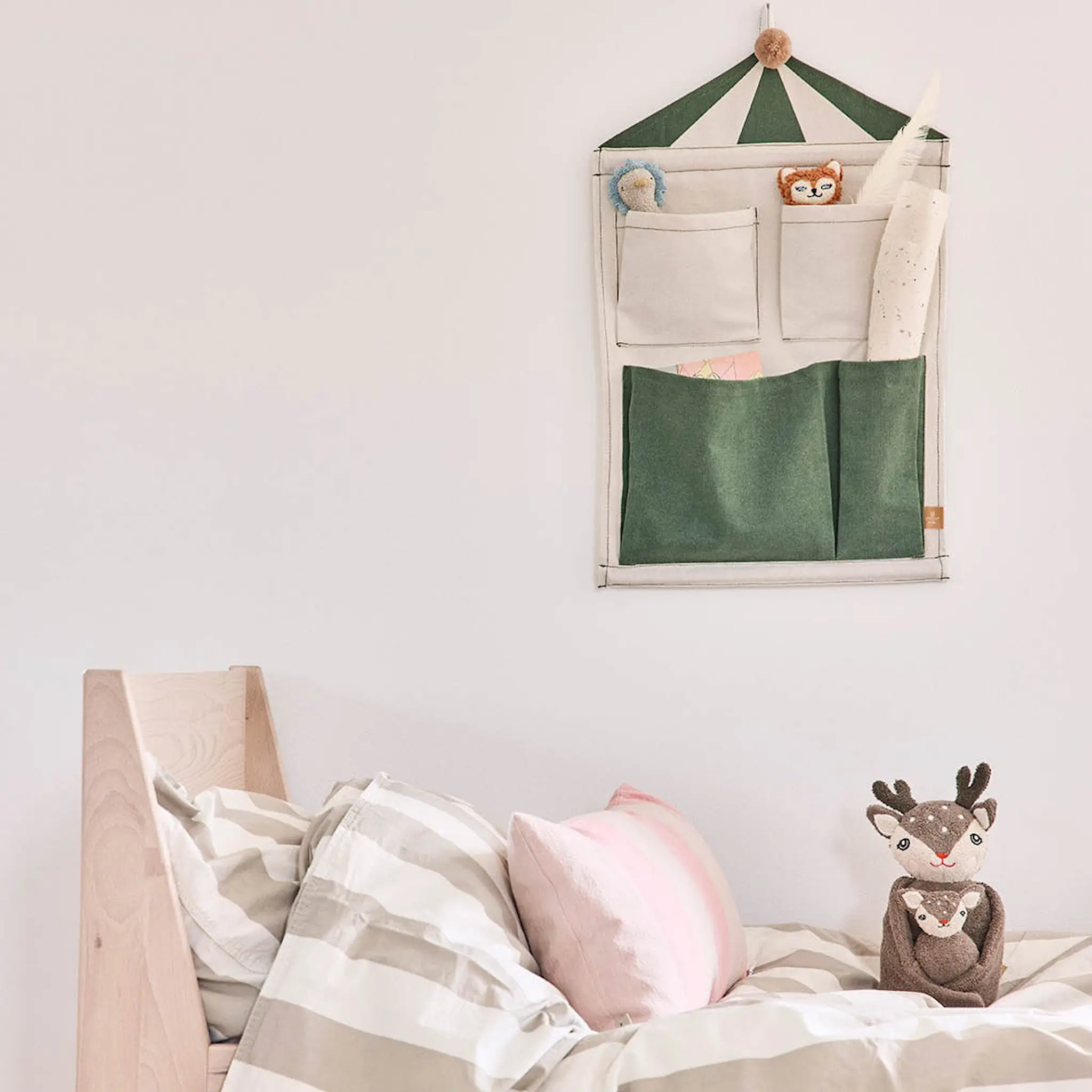 OYOY Circus väggförvaring 60x40 cm Clay/Grön