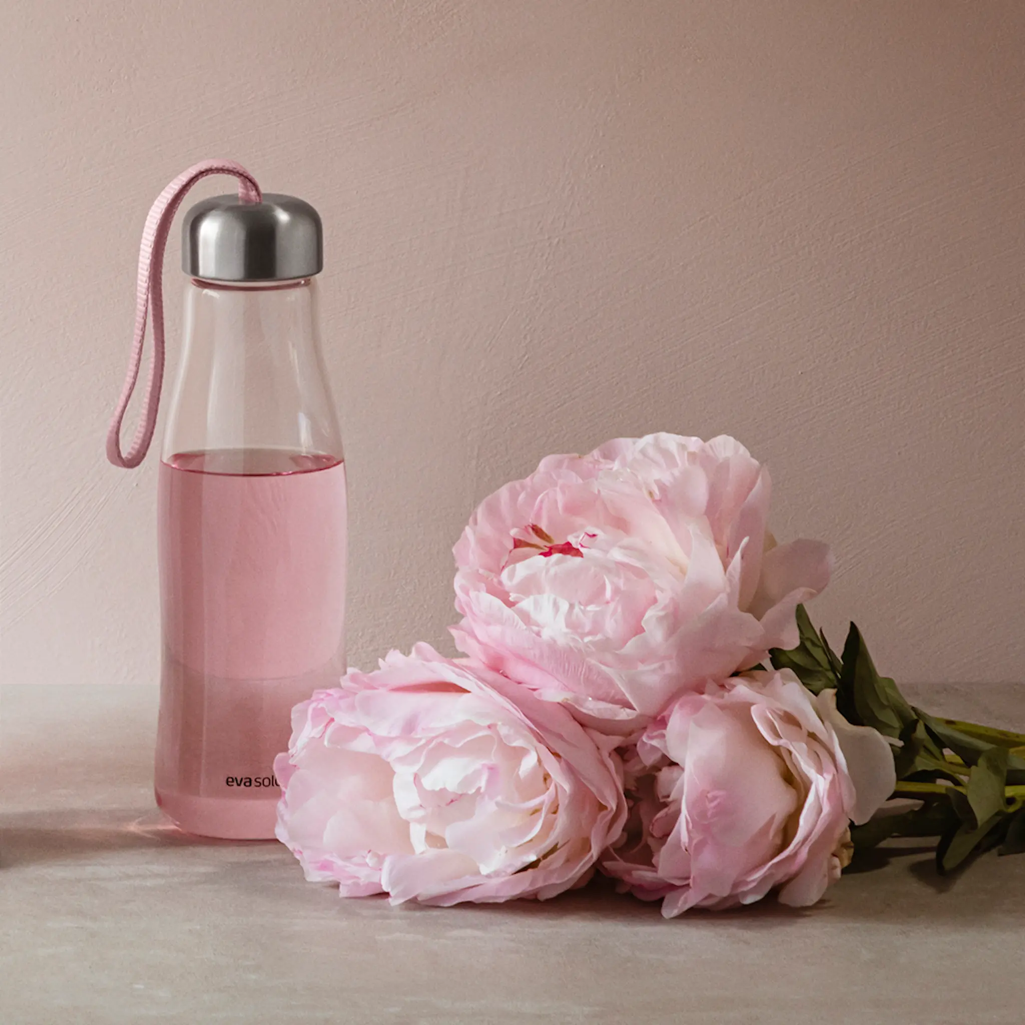 Eva Solo Glassdrikkeflaske 0,5L rose quartz hover