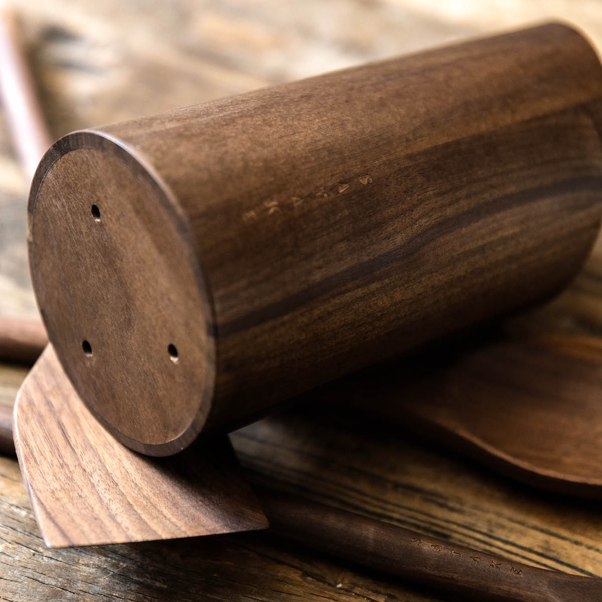 Satake Ruoanlaittovälinesetti telineellä 4 osaa Pähkinäpuu