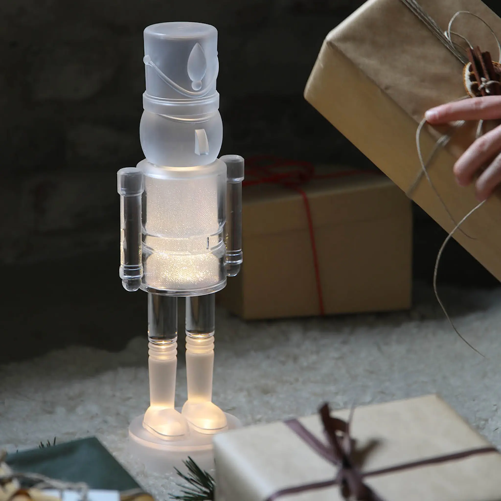 Markslöjd Douglas nötknäppare LED-figur 37 cm klar