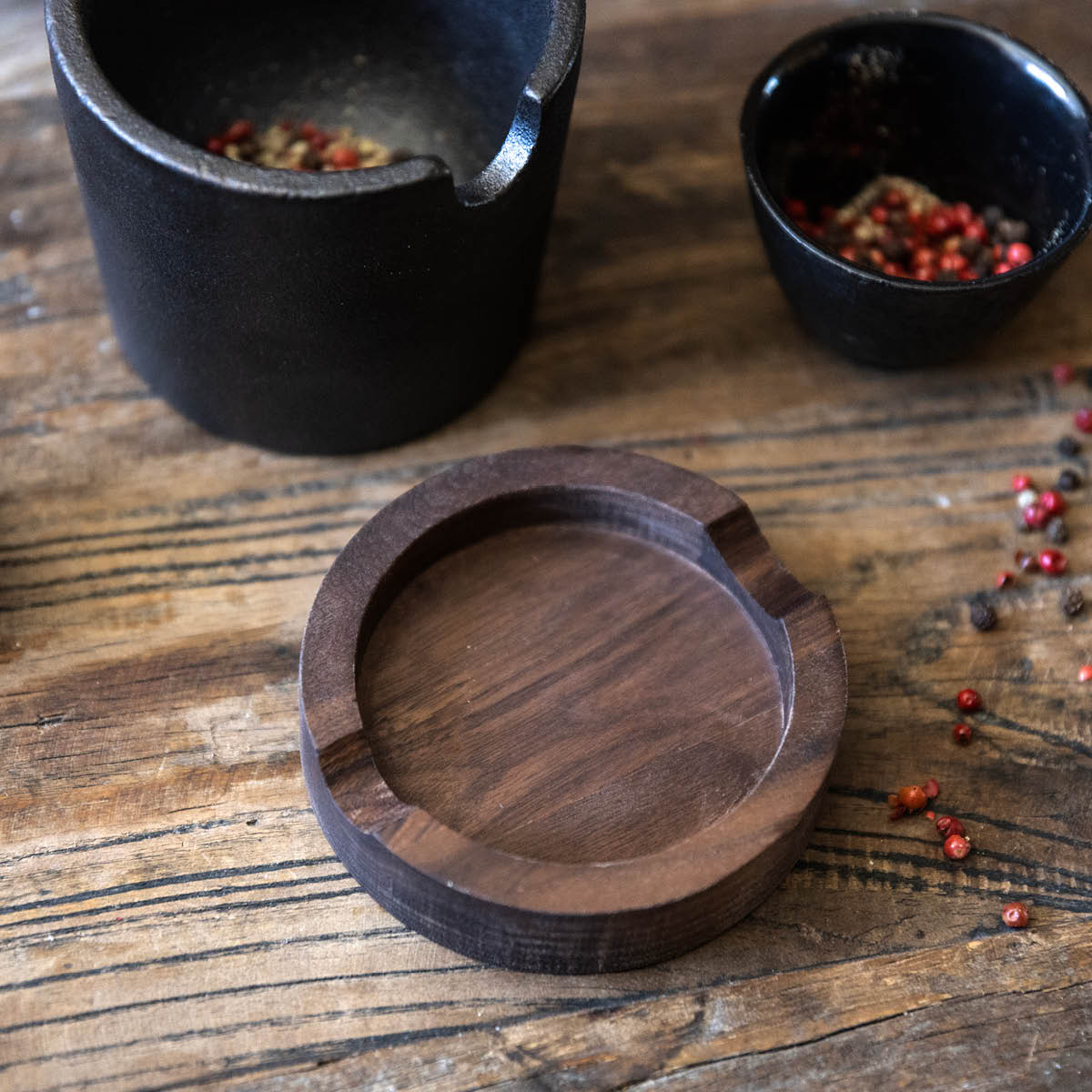 Satake Mortteli kannella 10x8,5 cm Valurauta/Pähkinäpuu