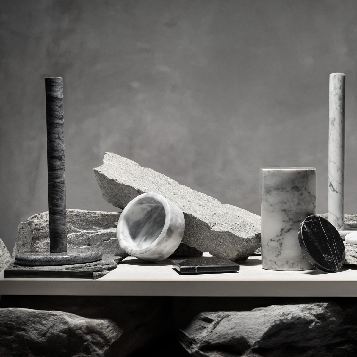 Stiernholm Marmor hushållspappershållare 32 cm svart