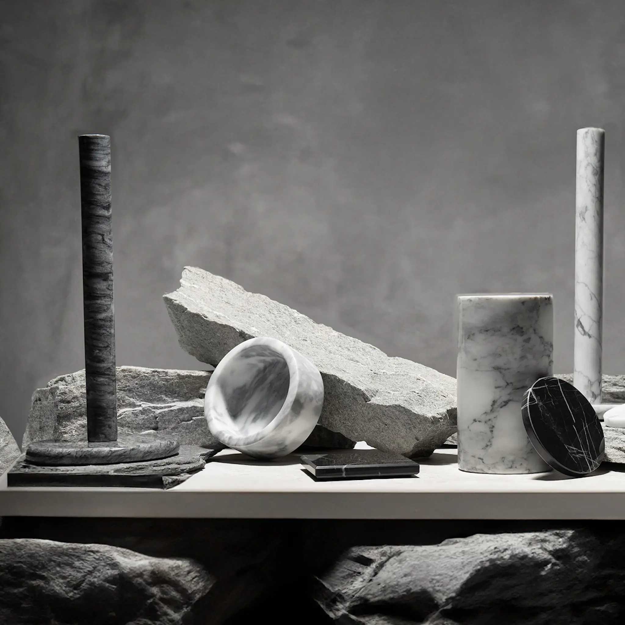 Stiernholm Marmor hushållspappershållare 32 cm svart