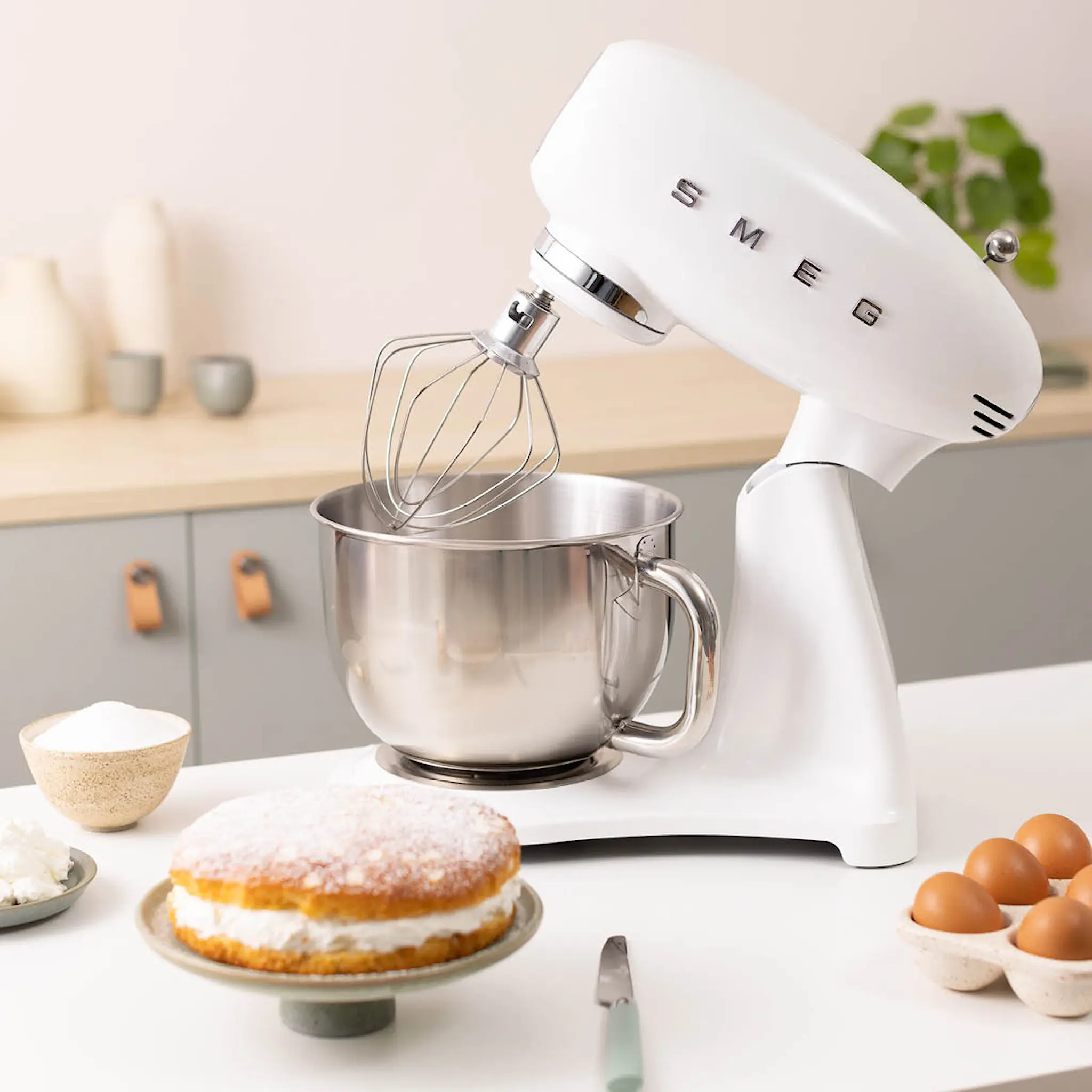 Smeg Smeg köksmaskin SMF05 4,8 L vit