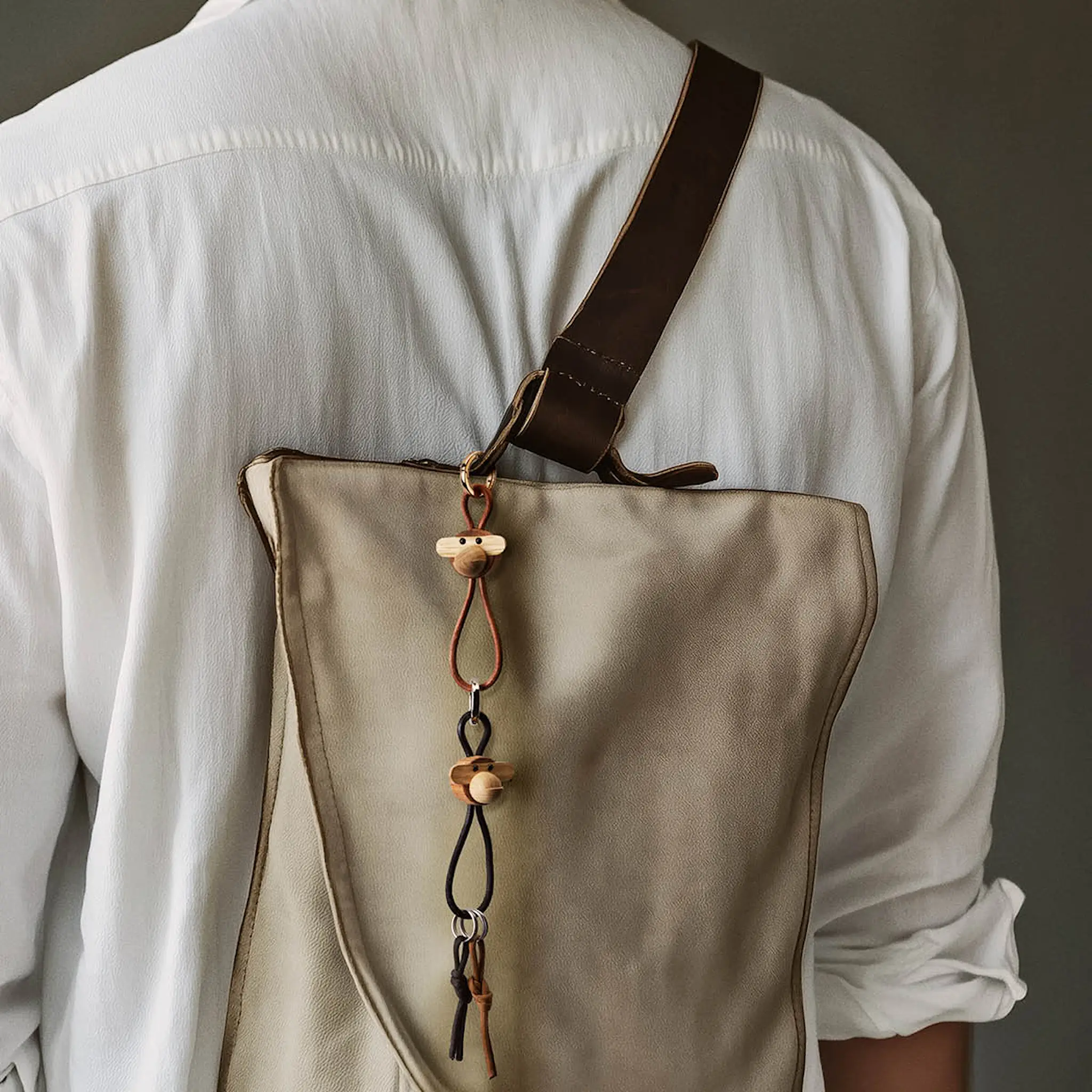 Kay Bojesen Denmark Apa nyckelring 5x3 cm guld/natur/teak/limba