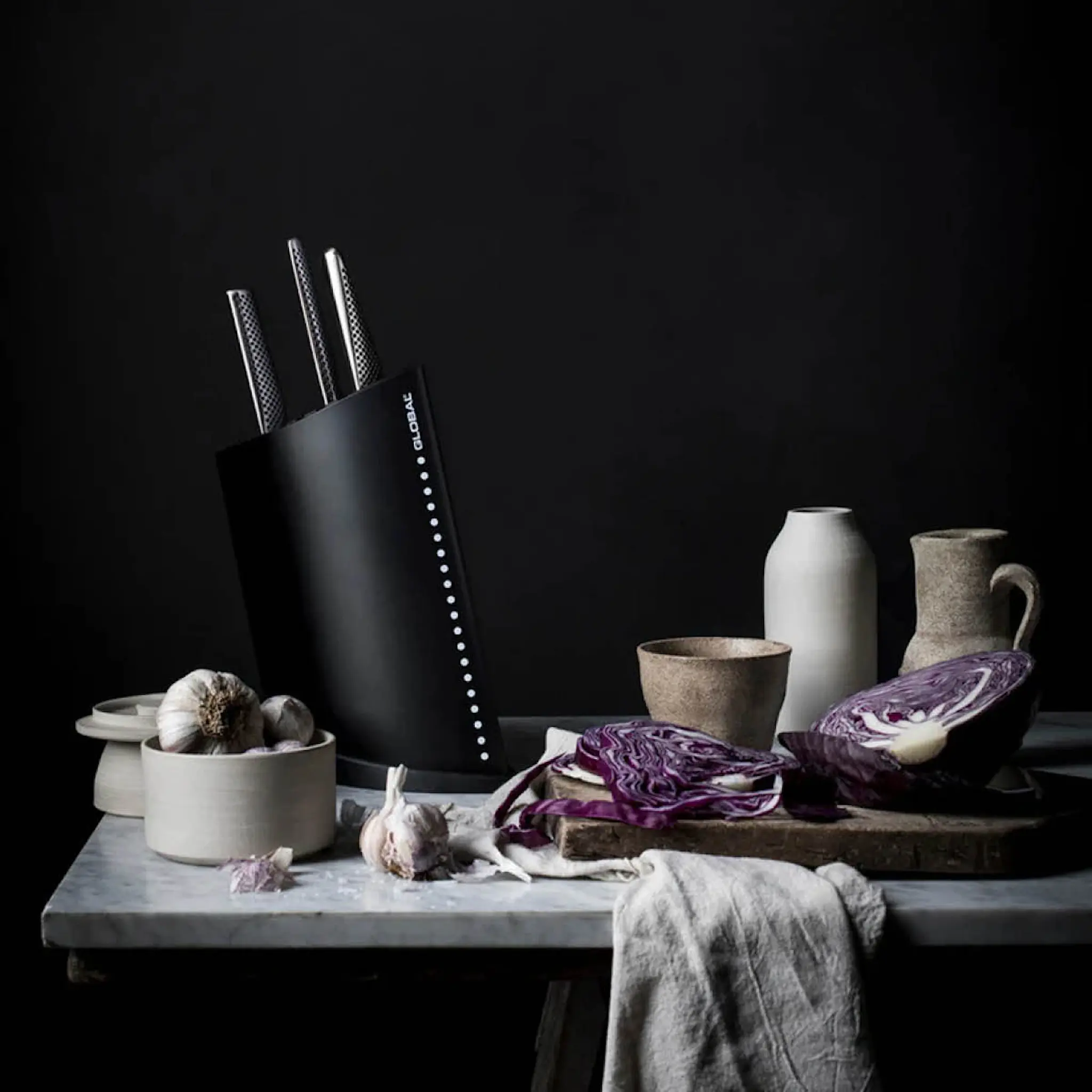 Global Global Knivblock för 9 knivar och skärpstål Svart