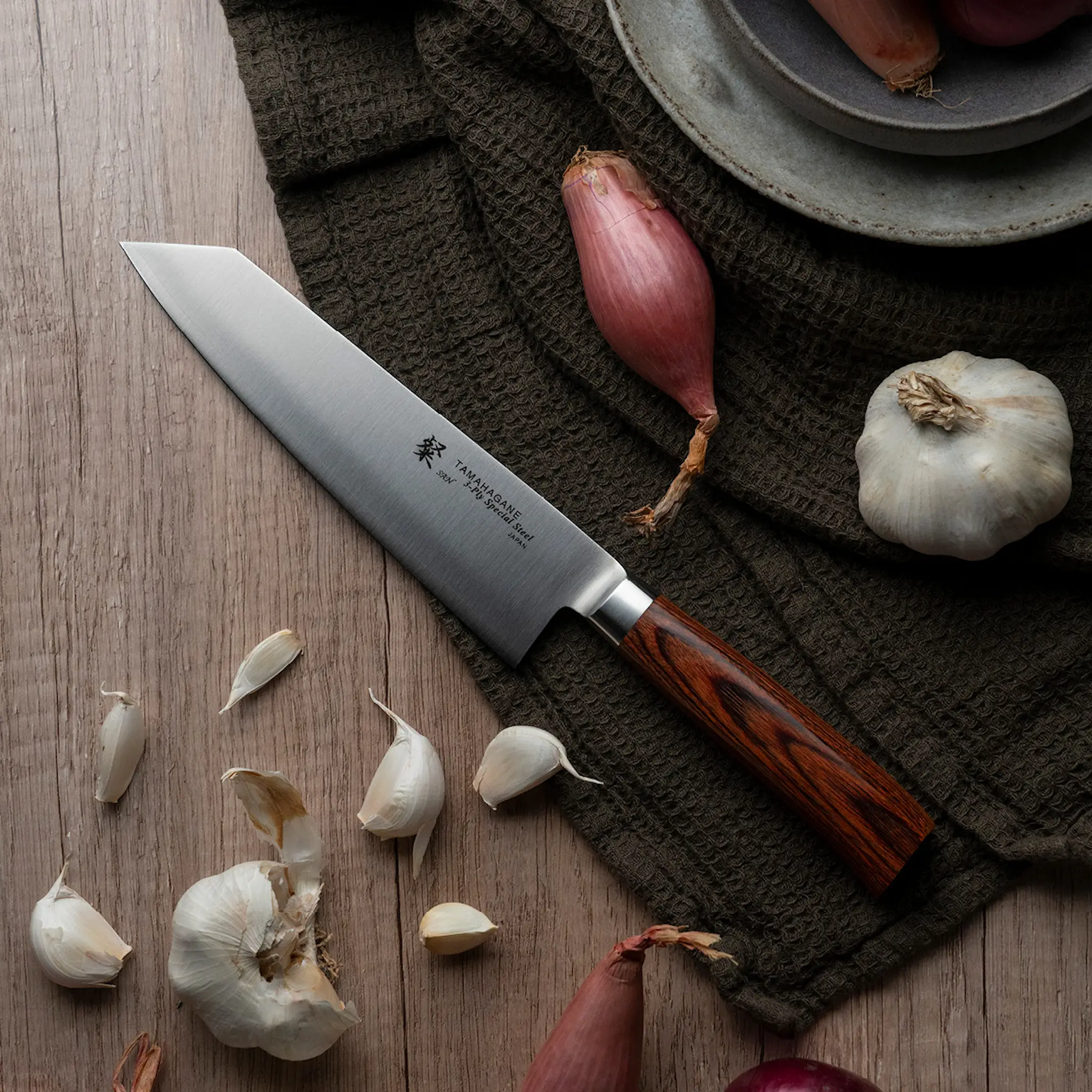Tamahagane San Kengata kniv 19 cm pakkawood