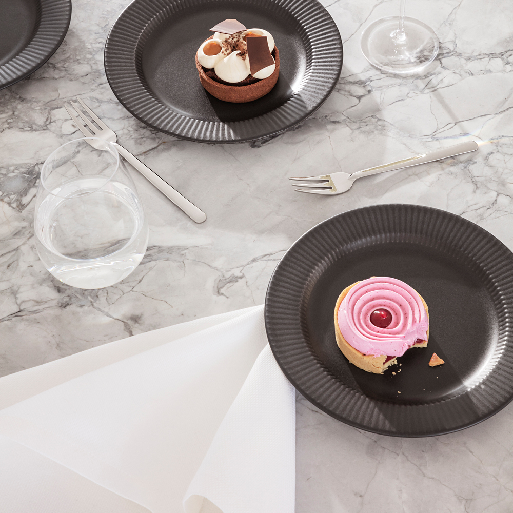 Eva Trio Legio Nova assiett 19 cm svart