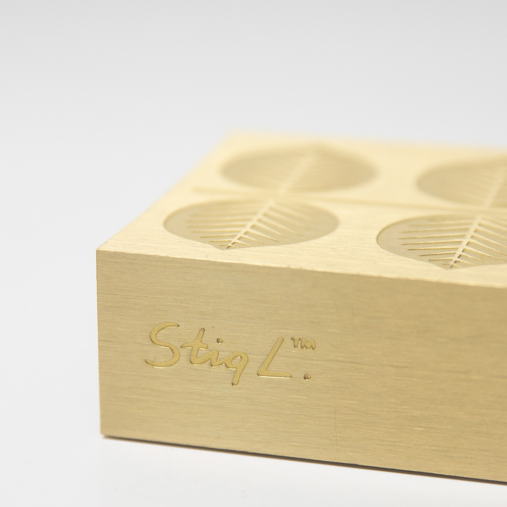 Pluto Fyrstikkeske bladmønster 6,8x12x2,6 cm messing