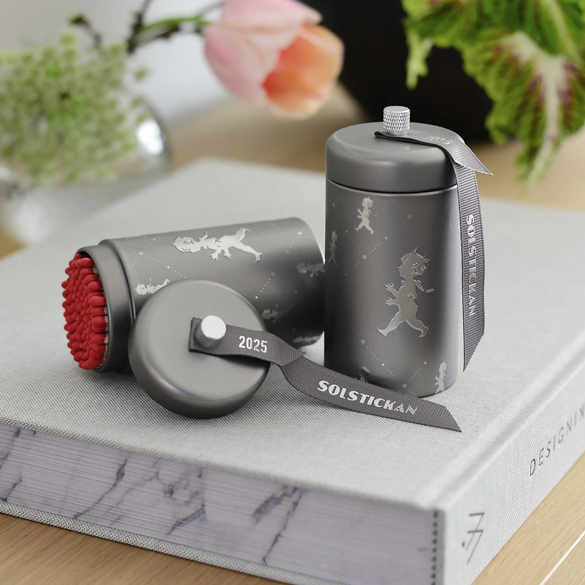 SOLSTICKAN Tändsticksrör 2025 års design silver
