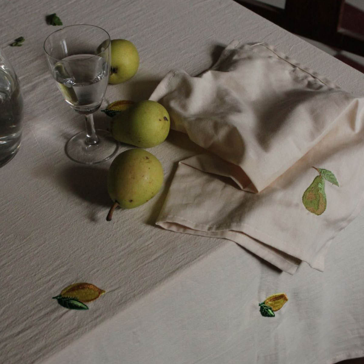 Midnatt Lemon bordsduk 250x145 cm beige/gul