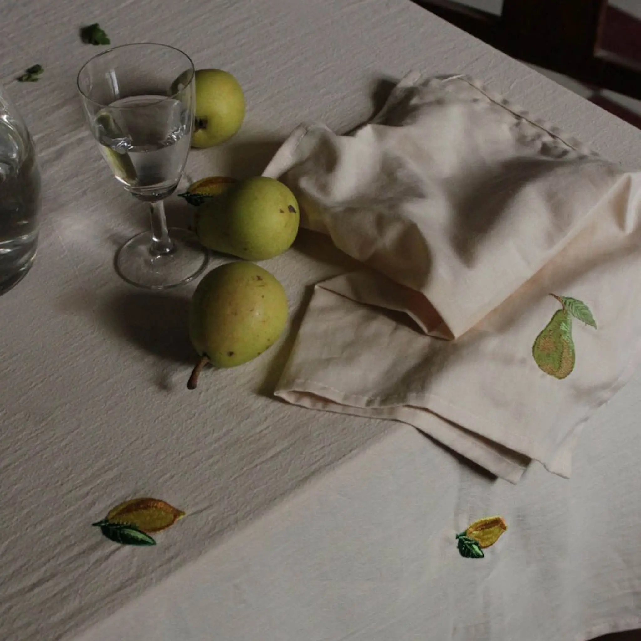 Midnatt Lemon bordsduk 250x145 cm beige/gul