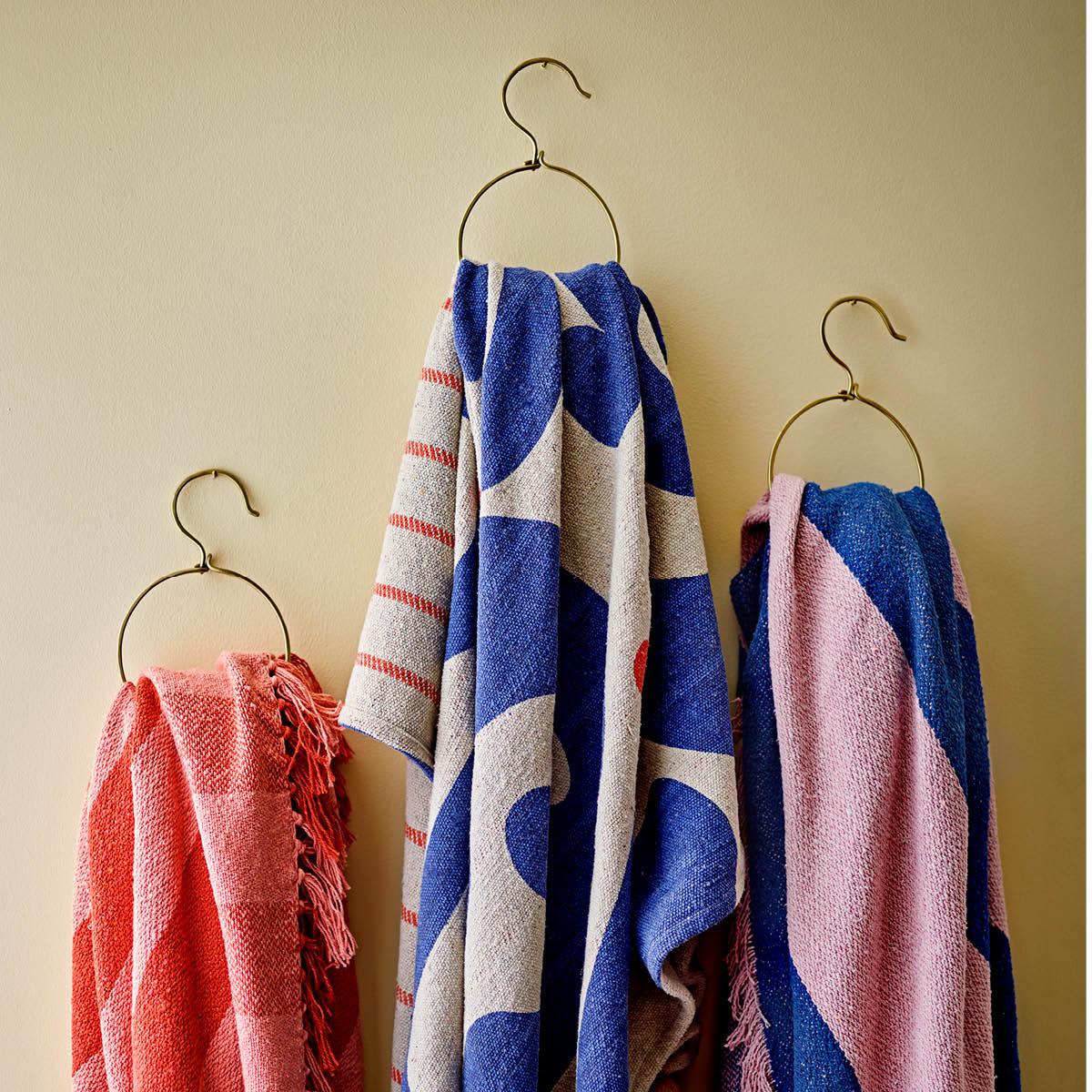 Bloomingville Cadeo pläd 160x130 cm blå/rosa