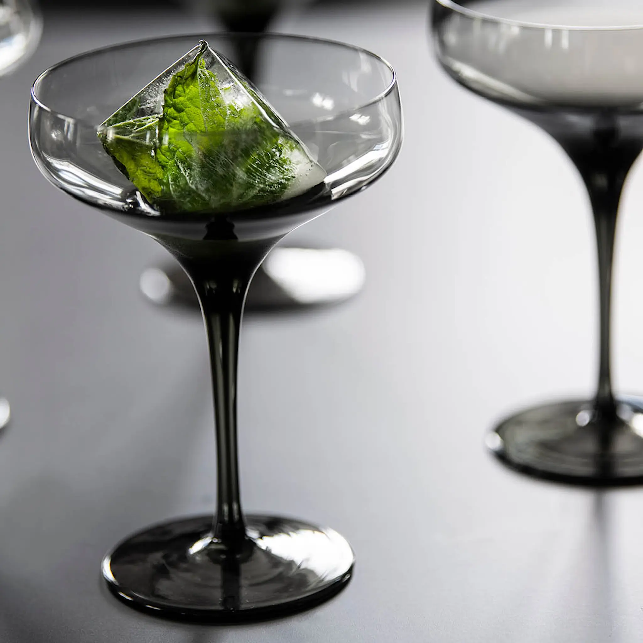 Magnor Noir cocktailglas / champagneskål 35 cl svart