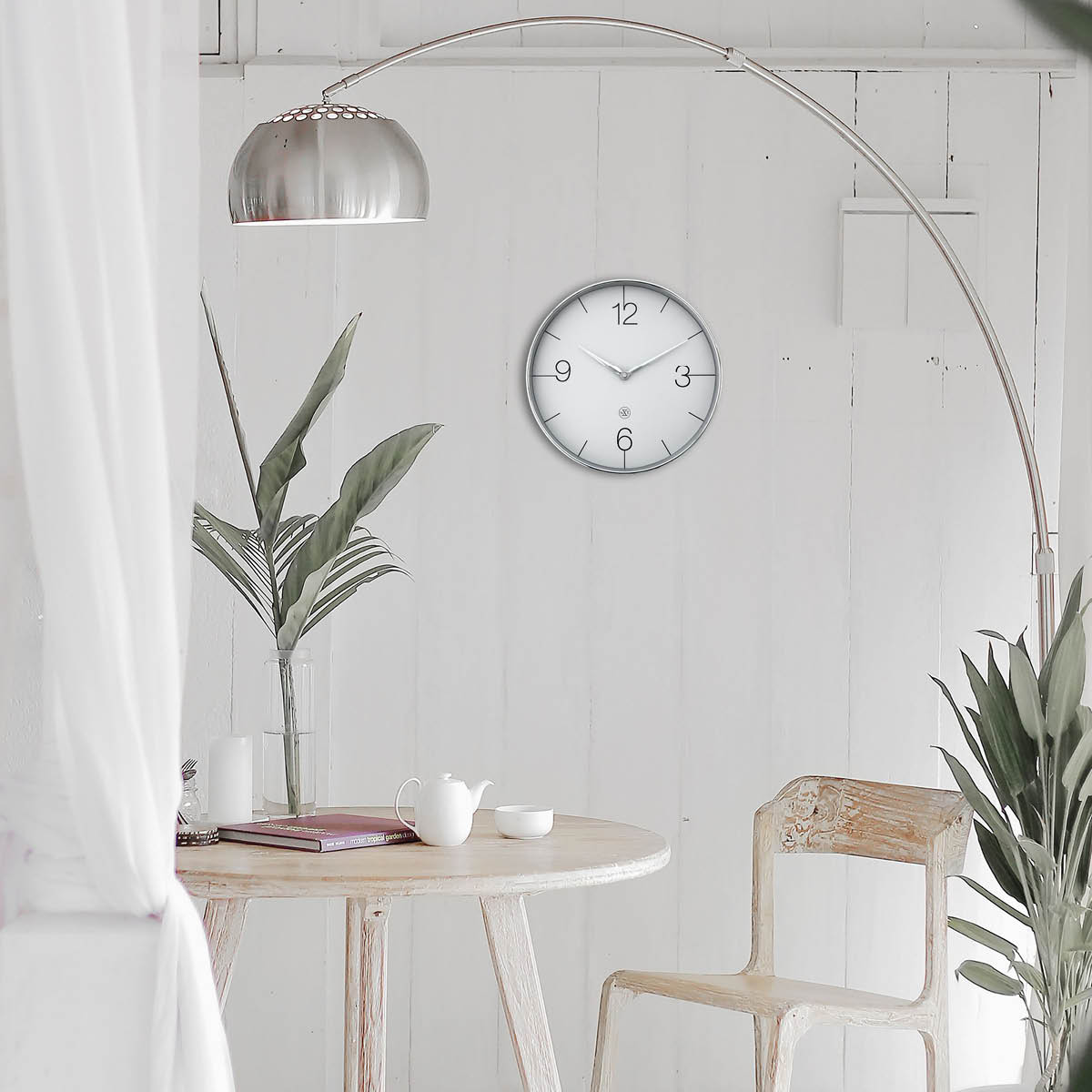 NeXtime Finesse nXt väggklocka 30,5 cm krom/grå